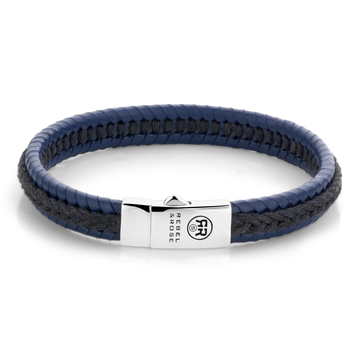 Deze armband is van het merk Rebel & Rose. Het is een herensieraad. De armband is blauw van kleur.