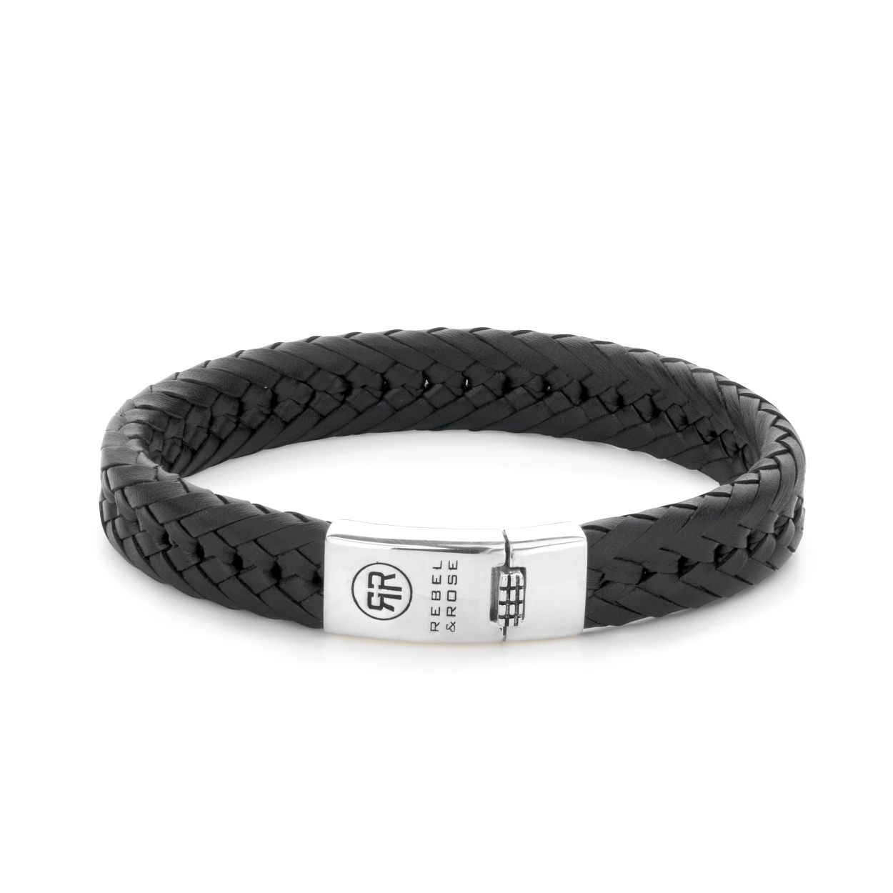 Deze armband is van het merk Rebel & Rose. Het is een herensieraad. De armband is zwart van kleur.