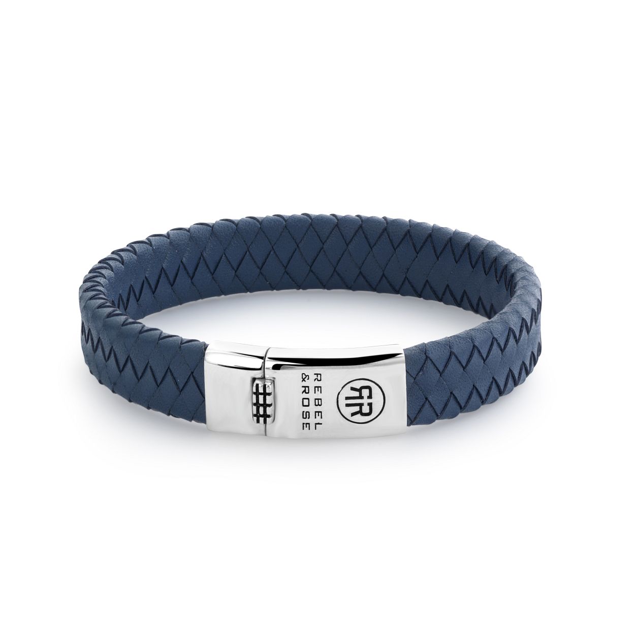 Deze armband is van het merk Rebel & Rose. Het is een herensieraad. De armband is blauw van kleur.