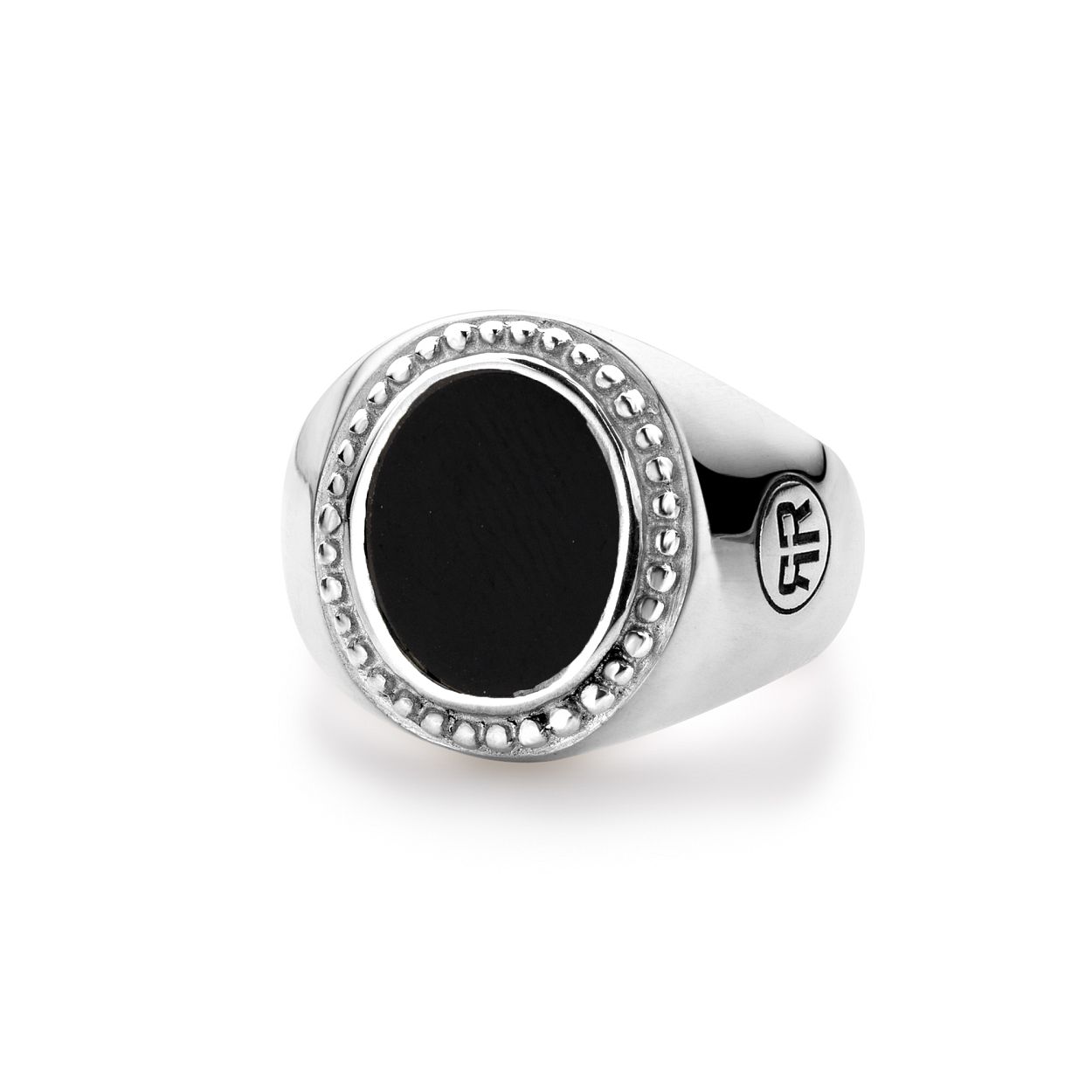 Deze ring is van het merk Rebel & Rose. Het is een damessieraad. De ring is zwart van kleur.