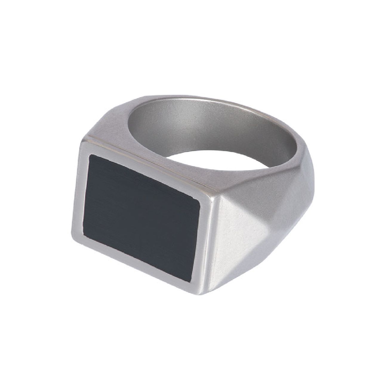 De iXXXi MEN single ring Audi is gemaakt van stainless steel en heeft een antiek zilverkleurige uitstraling. De solitaire ring heeft de uitstraling van een stoere zegelring, maar dan met het design wat past bij de iXXXi MEN collectie. De antiek zilverkleurige ring is breed van boven en smal van onderen. Aan de bovenkant is de single ring voorzien van een rechthoekig design met een matzwart kleurige invulling