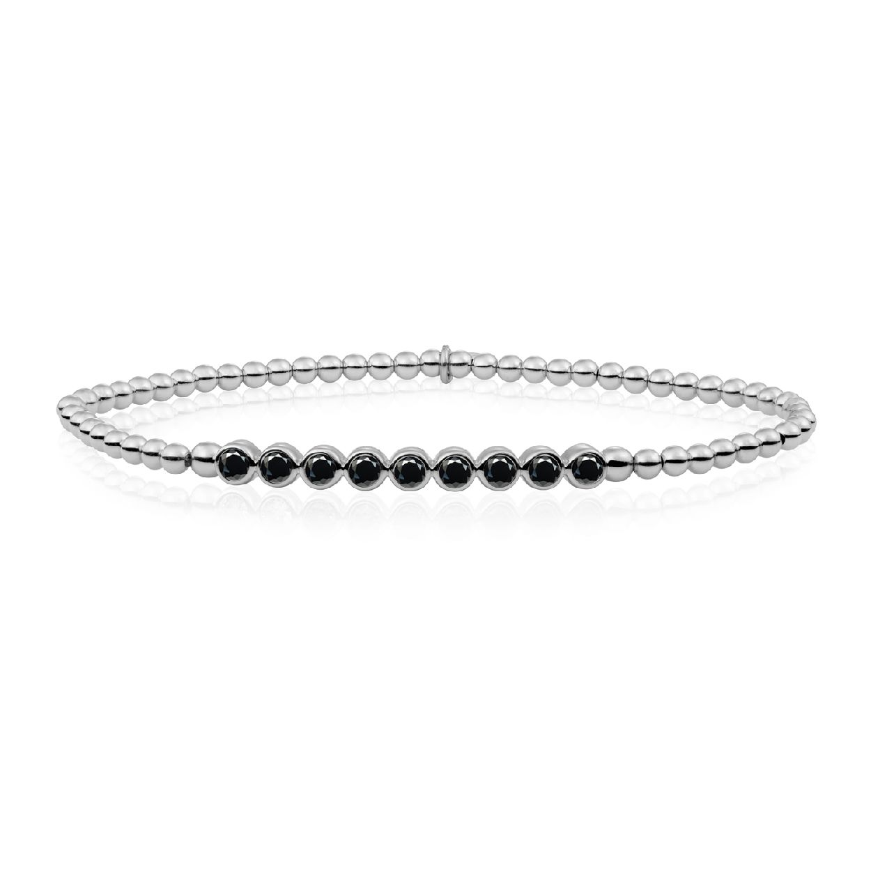 Deze armband is van het merk Sparkling Jewels. Het is een damessieraad. De armband is zilver van kleur.
