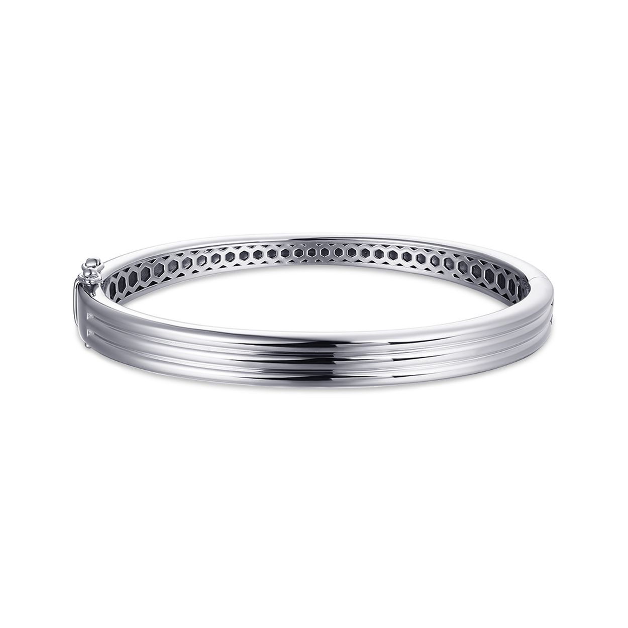 Deze bedel is van het merk Gisser. Het is een damessieraad gemaakt van zilver. De bedel is zilver van kleur.