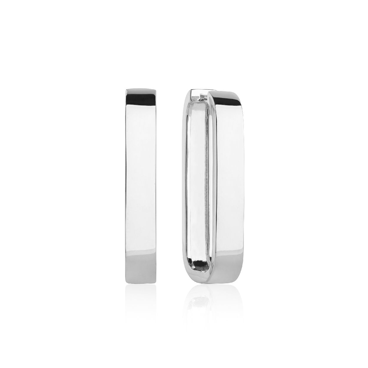 Een creolen van het merk Sif Jakobs. De kleur van het sieraad is zilver.