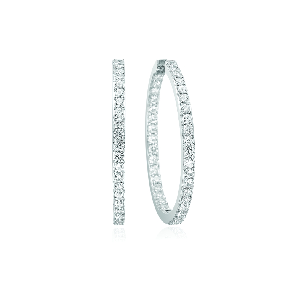 Deze creolen zijn van het merk Sif Jakobs. De kleur van het sieraad is zilver. Dit sieraad bevat de edelsteen: zirconia. De kleur van deze edelsteen is: wit.