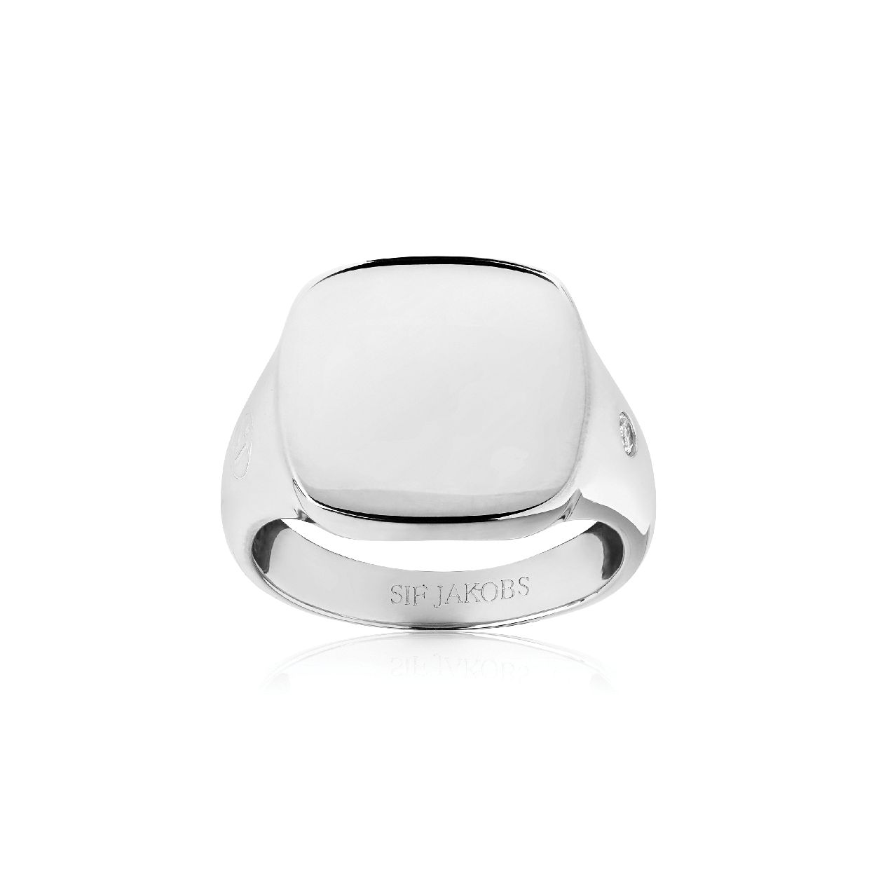 Een ring van het merk Sif Jakobs. Graveerring