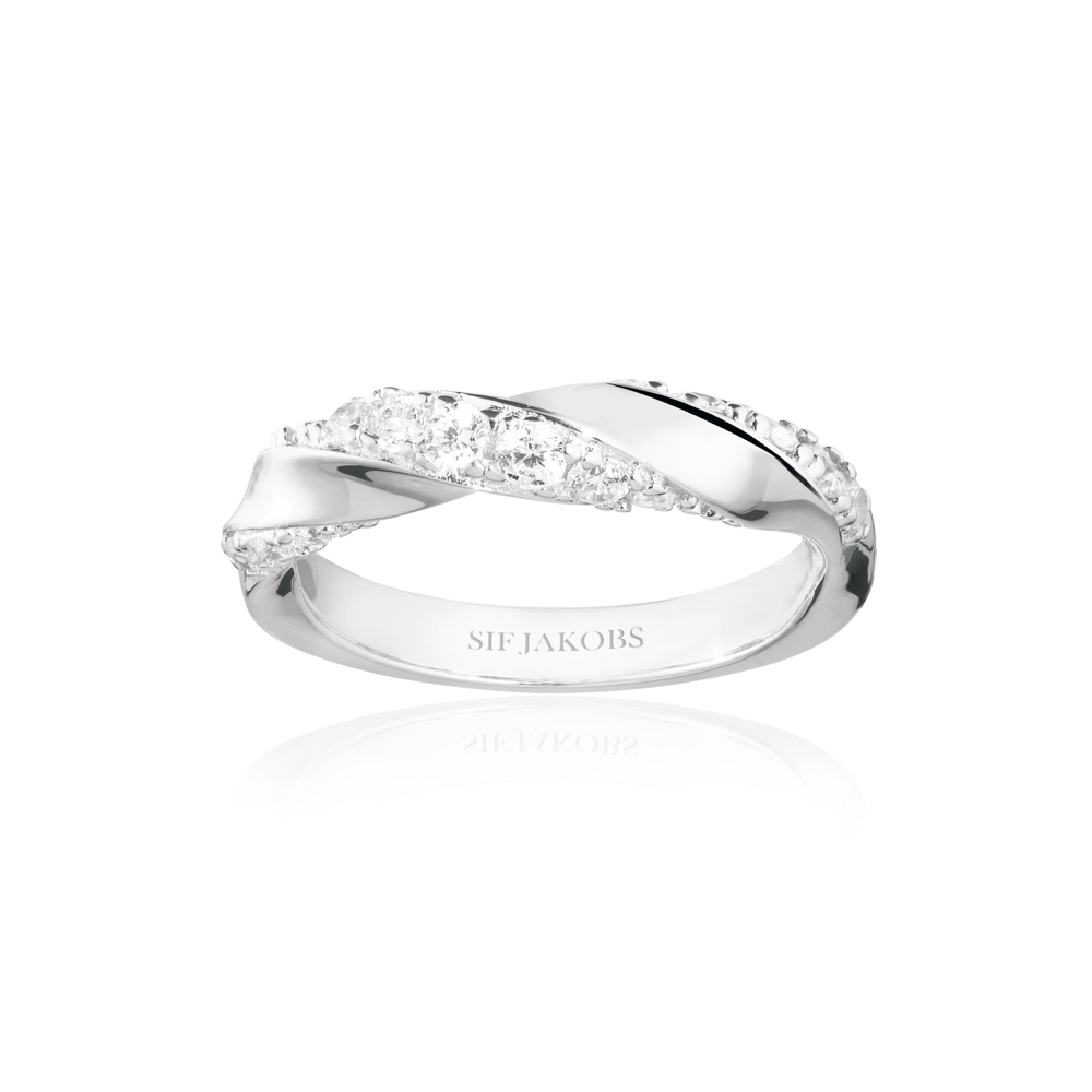 Deze ring is van het merk Sif Jakobs. De kleur van het sieraad is zilver. Dit sieraad bevat de edelsteen: zirconia. De kleur van deze edelsteen is: wit.