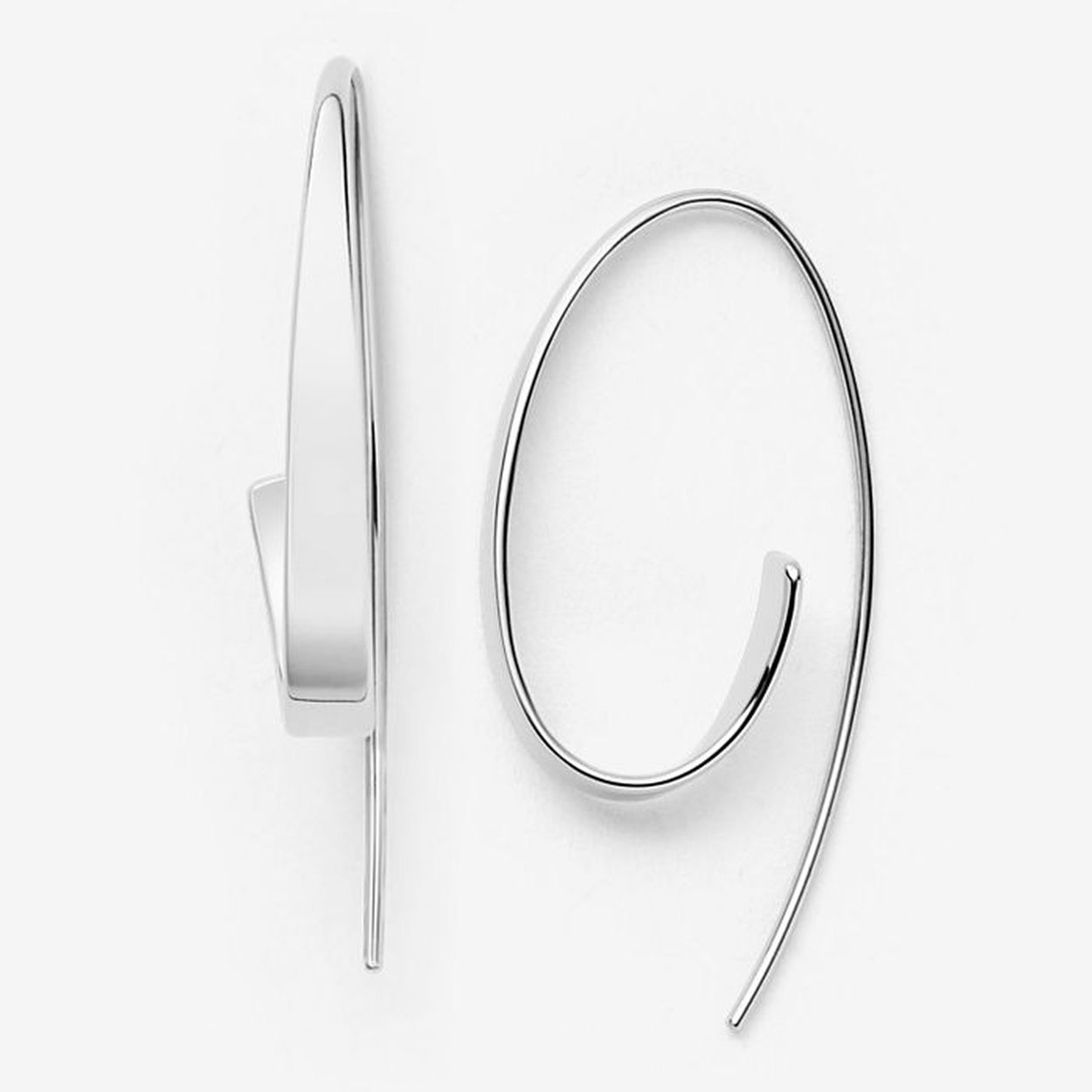 Deze oorbel is een stijlvol sieraad dat gemaakt is van roestvrij staal. Niet alleen is deze oorbel perfect te combineren met jouw favoriete sieraden, maar ook met leuke andere items in de Skagen collectie.