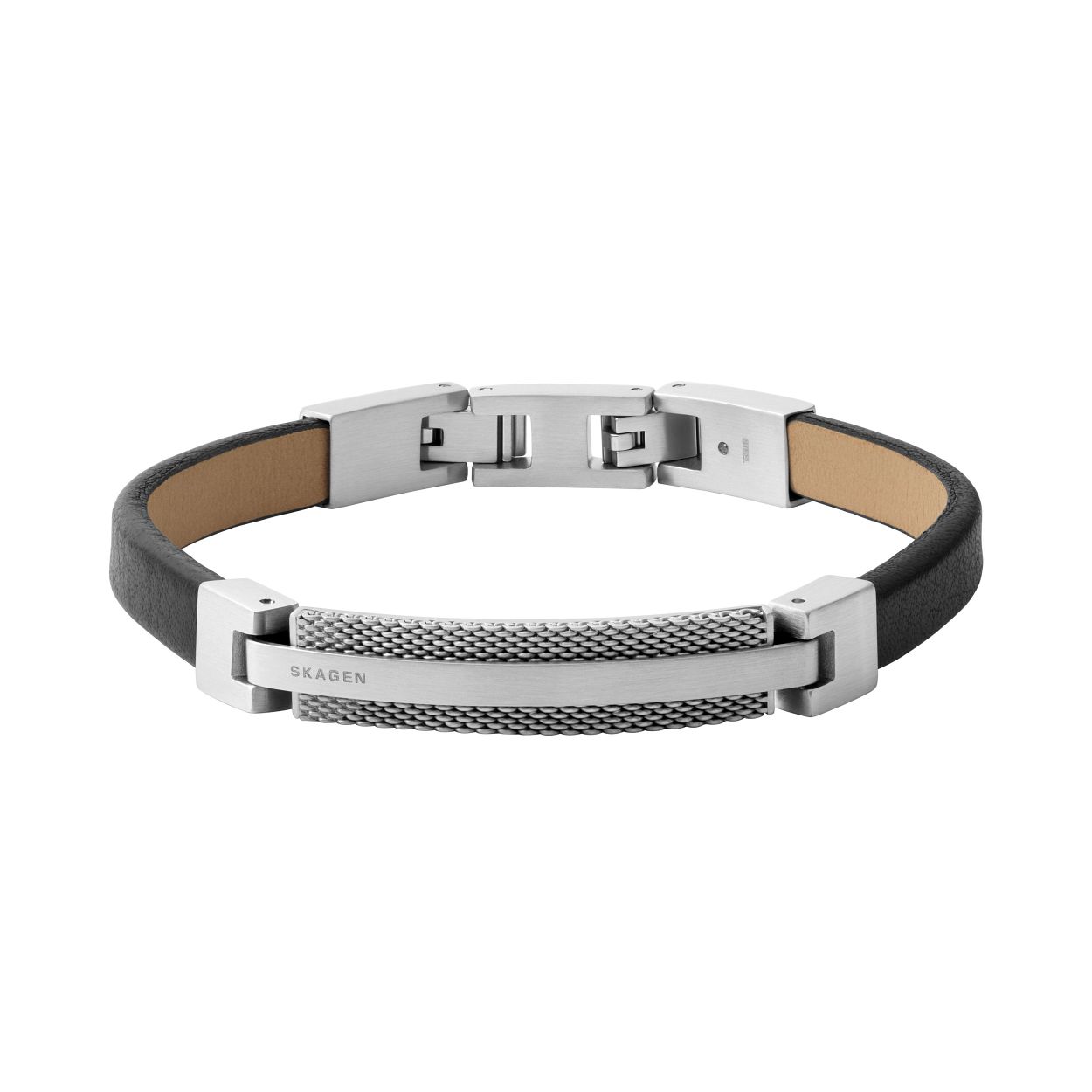 Dit is een armband van het merk Skagen voor heren. De kleur is zilver en het is gemaakt van roestvrij staal.