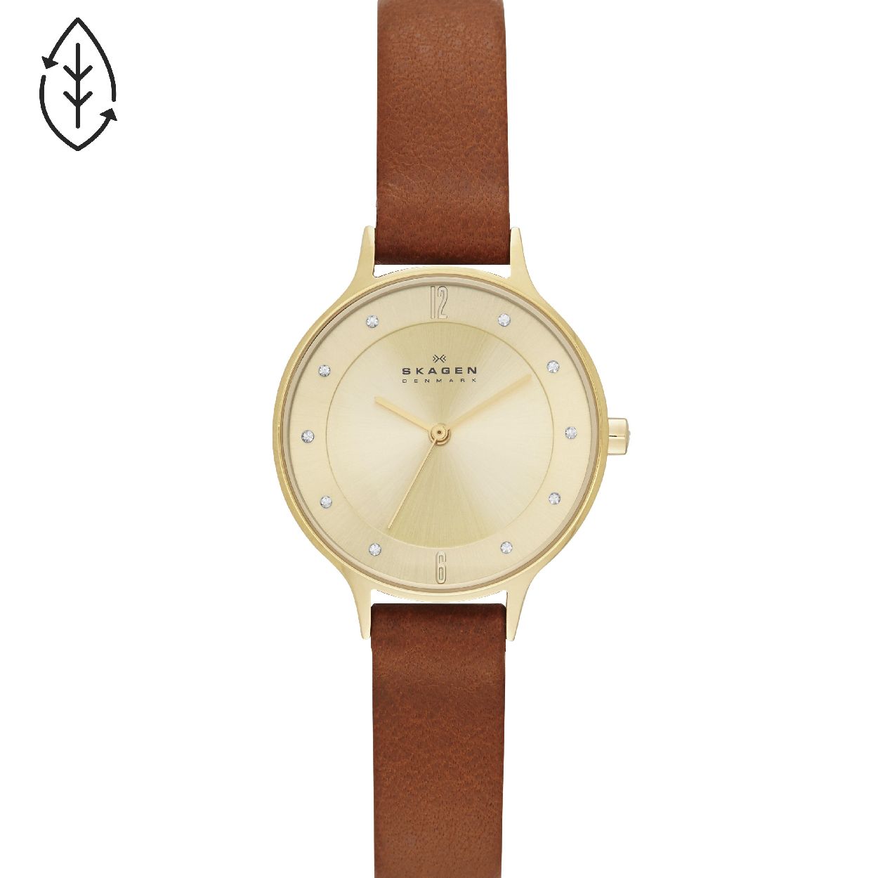 Dit dameshorloge is van het merk Skagen. Het is een  horloge met een band gemaakt van leer. De diameter van de kast is 30 mm.
De verdere specificaties van het horloge zijn als volgt:
Bandbreedte (mm): 12
Kastmateriaal: edelstaal
Techniek: quartz