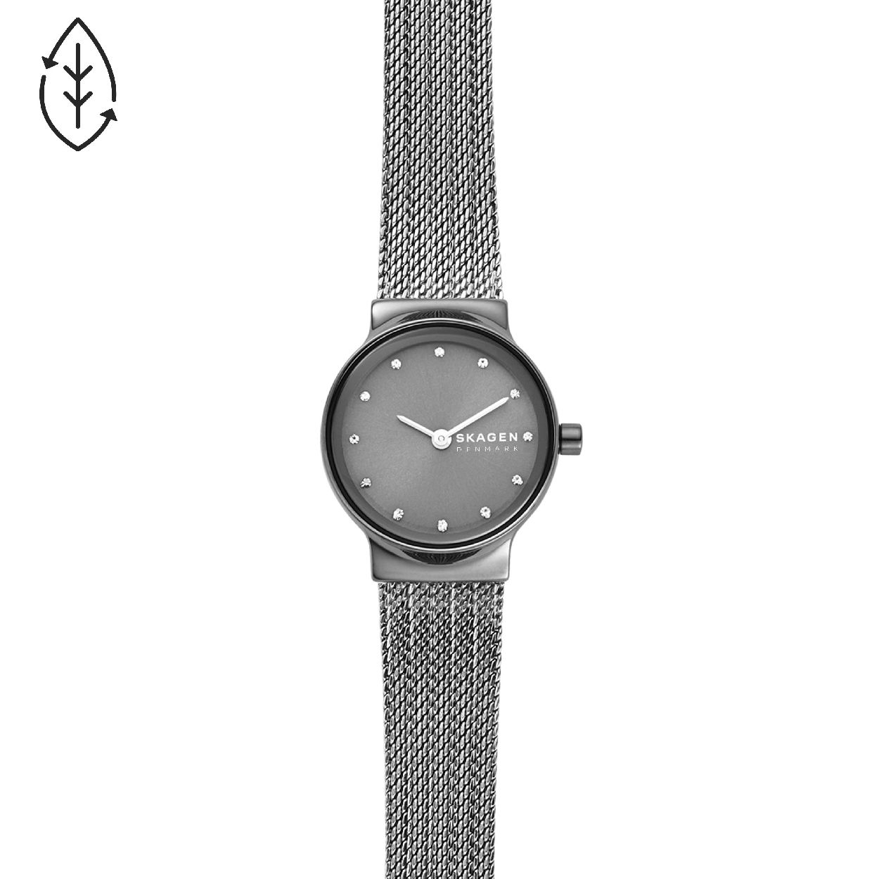 Dit dameshorloge is van het merk Skagen. Het is een  horloge met een band gemaakt van edelstaal . De diameter van de kast is 26 mm.
De verdere specificaties van het horloge zijn als volgt:
Bandbreedte (mm): 14
Kastmateriaal: edelstaal
Techniek: quartz