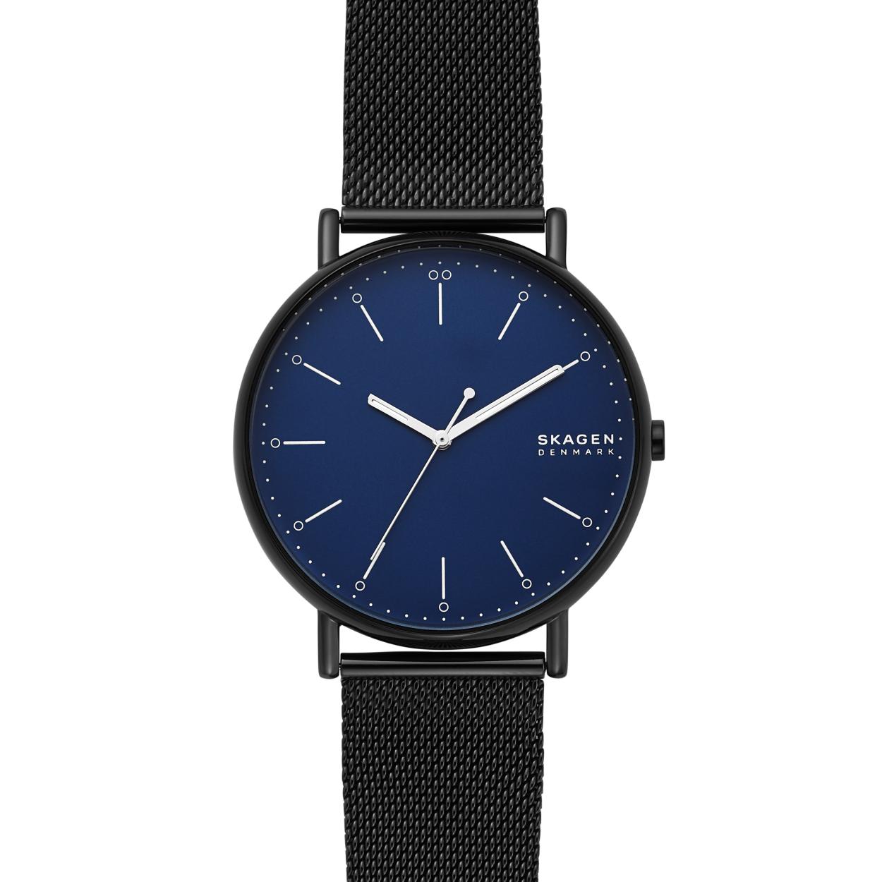Dit Skagen horloge heeft een edelstalen kast en een edelstalen band. Dit horloge komt uit de SIGNATUR collectie.