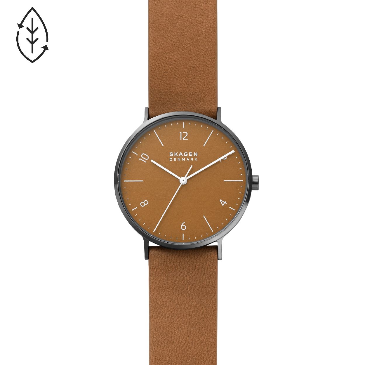 Dit herenhorloge is van het merk Skagen. Het is een  horloge met een band gemaakt van leer. De diameter van de kast is 40 mm.
De verdere specificaties van het horloge zijn als volgt:
Bandbreedte (mm): 20
Kastmateriaal: edelstaal
Techniek: quartz