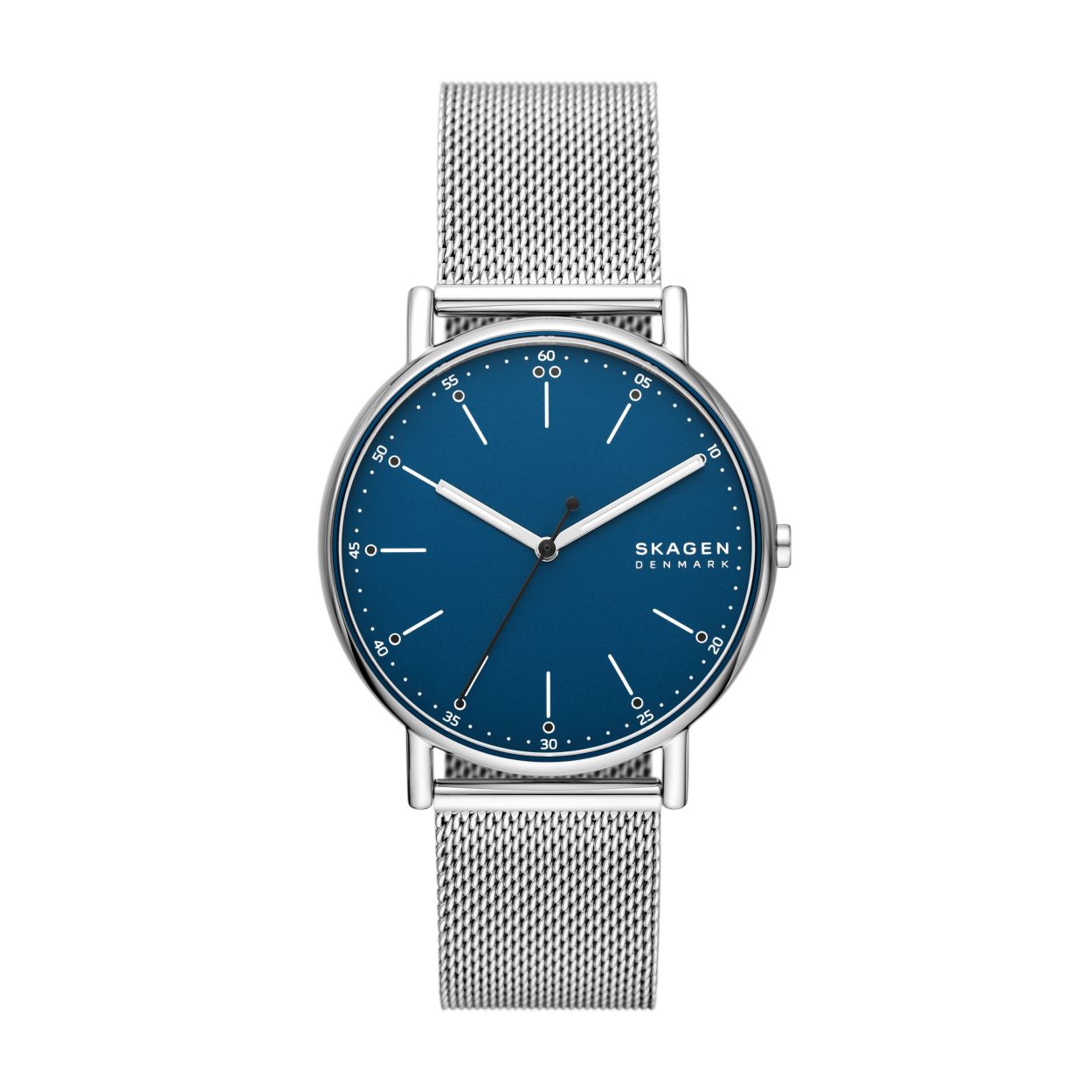 Deze Signatur van 40�mm heeft een blauwe matte wijzerplaat, uurwerk met drie wijzers en een zilverkleurig roestvrijstalen mesh bandje. Het horlogebandje is verwisselbaar.