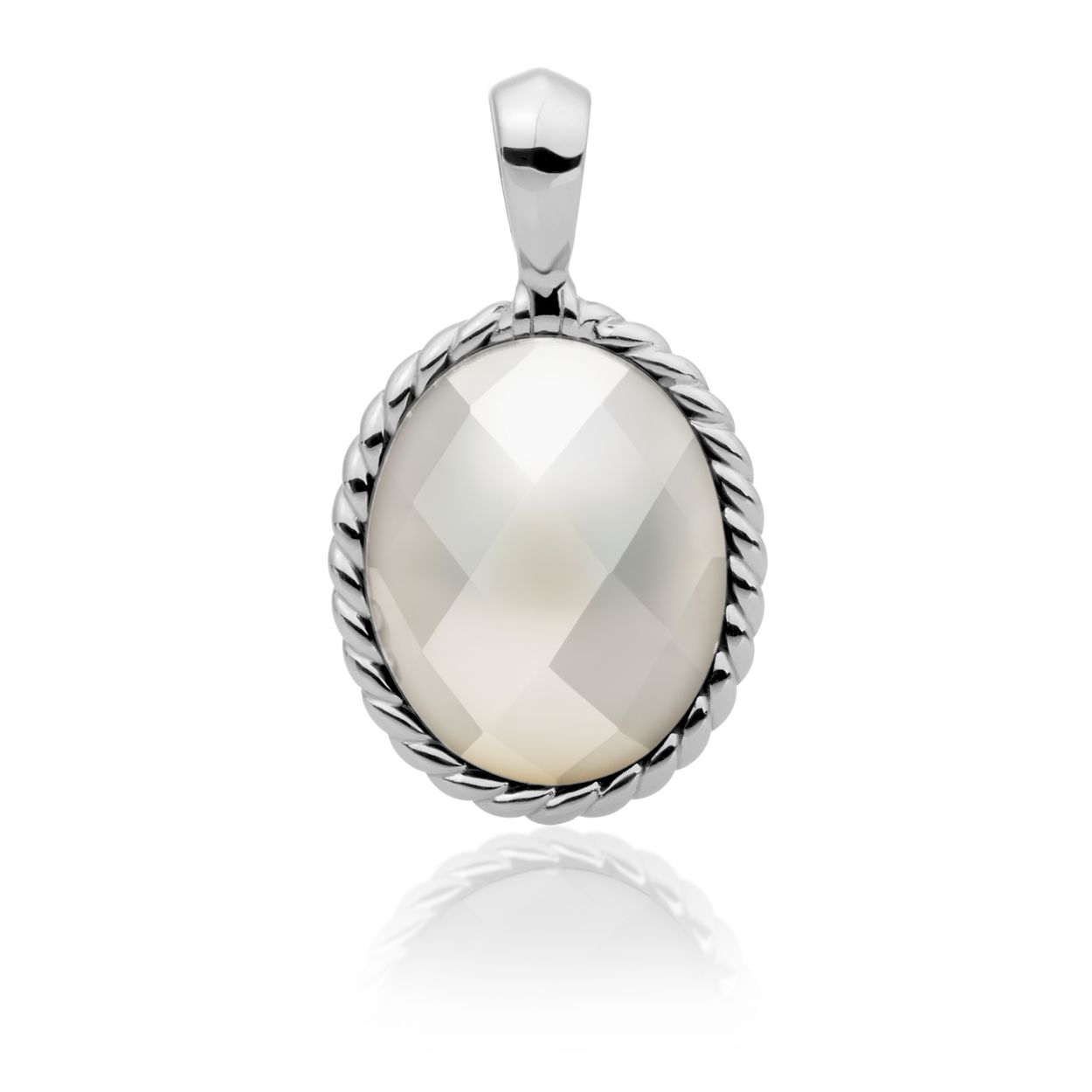 Deze Mother of Pearl Twist pendant met een vintage randje is perfect te matchen met de oorbellen en armbanden uit de Twist Collection.

Kies jouw favoriete pendantje, match deze met bijvoorbeeld een Rope Ketting en layer ze met jouw favoriete Sparkling Jewels sieraden. Makkelijk om te dragen en fijn om naar te kijken. Elk item is ontworpen voor alledaags dragen.

Gepolijste Mother of Pearl edelsteen
14,5 * 18mm
925 zilver - met rhodium, 14k gouden óf 18k rosé gouden plating
Geschikt om te dragen aan alle Sparkling Jewels colliers