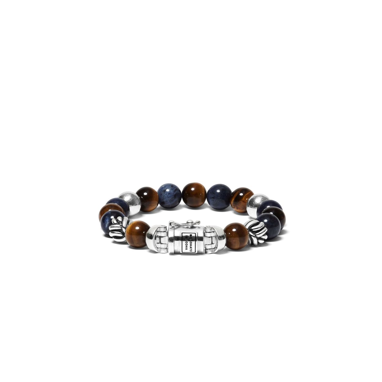 De Spirit Bead Sodalite Tiger oogarmband is gebaseerd op bidkralen en is vertaald naar een Buddha to Buddha ontwerp met zijn iconische sterling zilveren slot. We omarmen de edelsteenkralen vanwege hun schoonheid en spirituele betekenis. Deze armband heeft sodalietstenen afgewisseld met tijgeroogstenen. De armband is handgemaakt en tijdloos zoals al onze sieraden en kan gemakkelijk worden gecombineerd met leren of zilveren stukken.