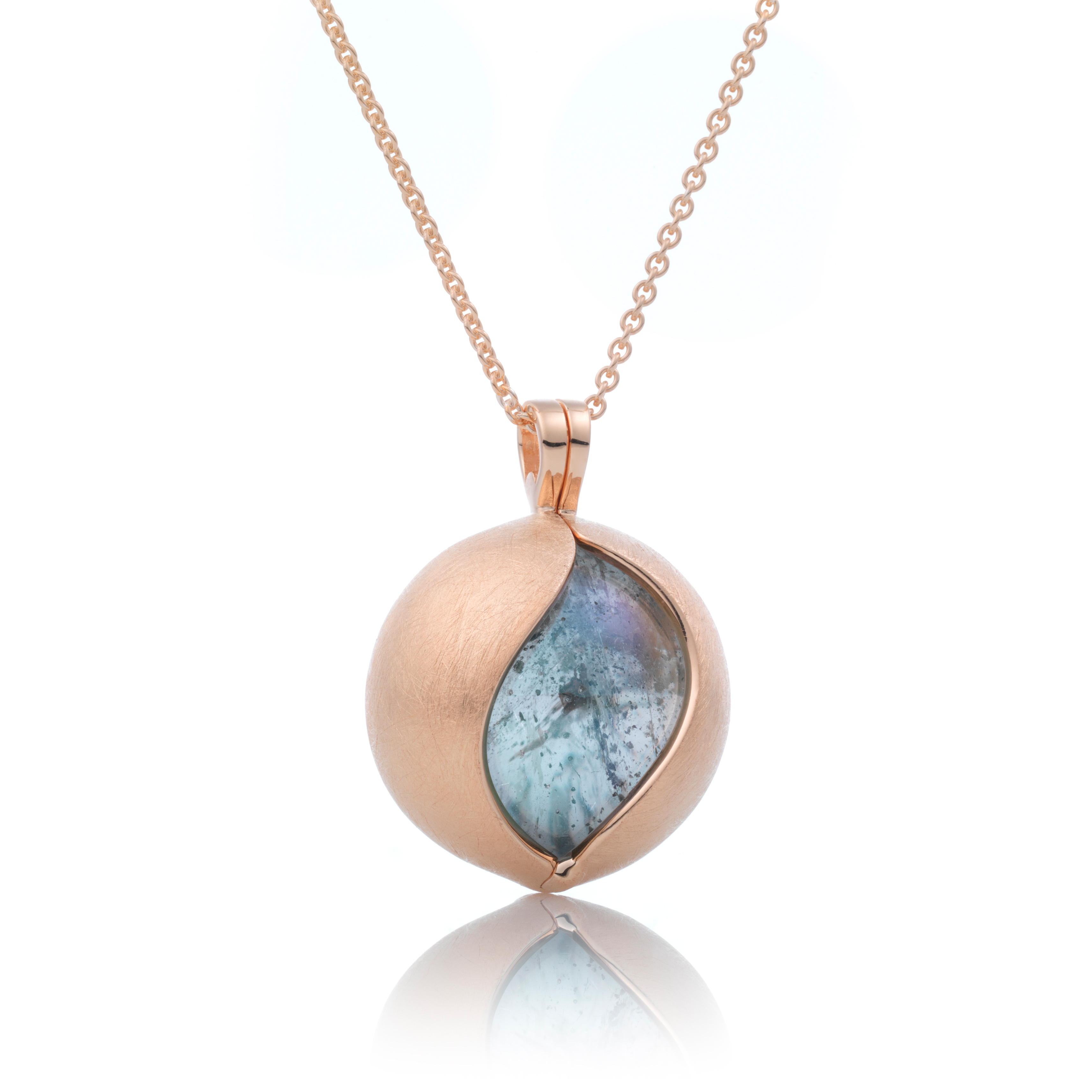 Maak je looks compleet met deze prachtige hanger van Sparkling Jewelry voor dames.
