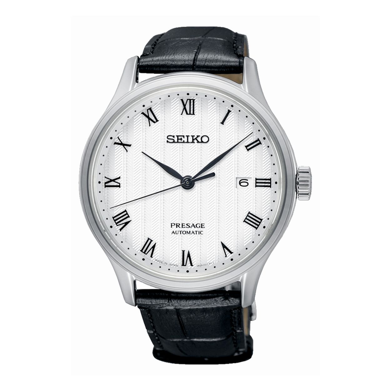 Dit herenhorloge is van het merk Seiko. Het is een analoog horloge gemaakt van leer. De diameter van de kast is 41.7 mm en de kast is 12 mm dik.
De verdere specificaties van het horloge zijn als volgt:
Glassoort: saffier glas
Bandbreedte: 17.5
Kastmateriaal: staal
Waterdichtheid: 3 ATM
Techniek: automaat