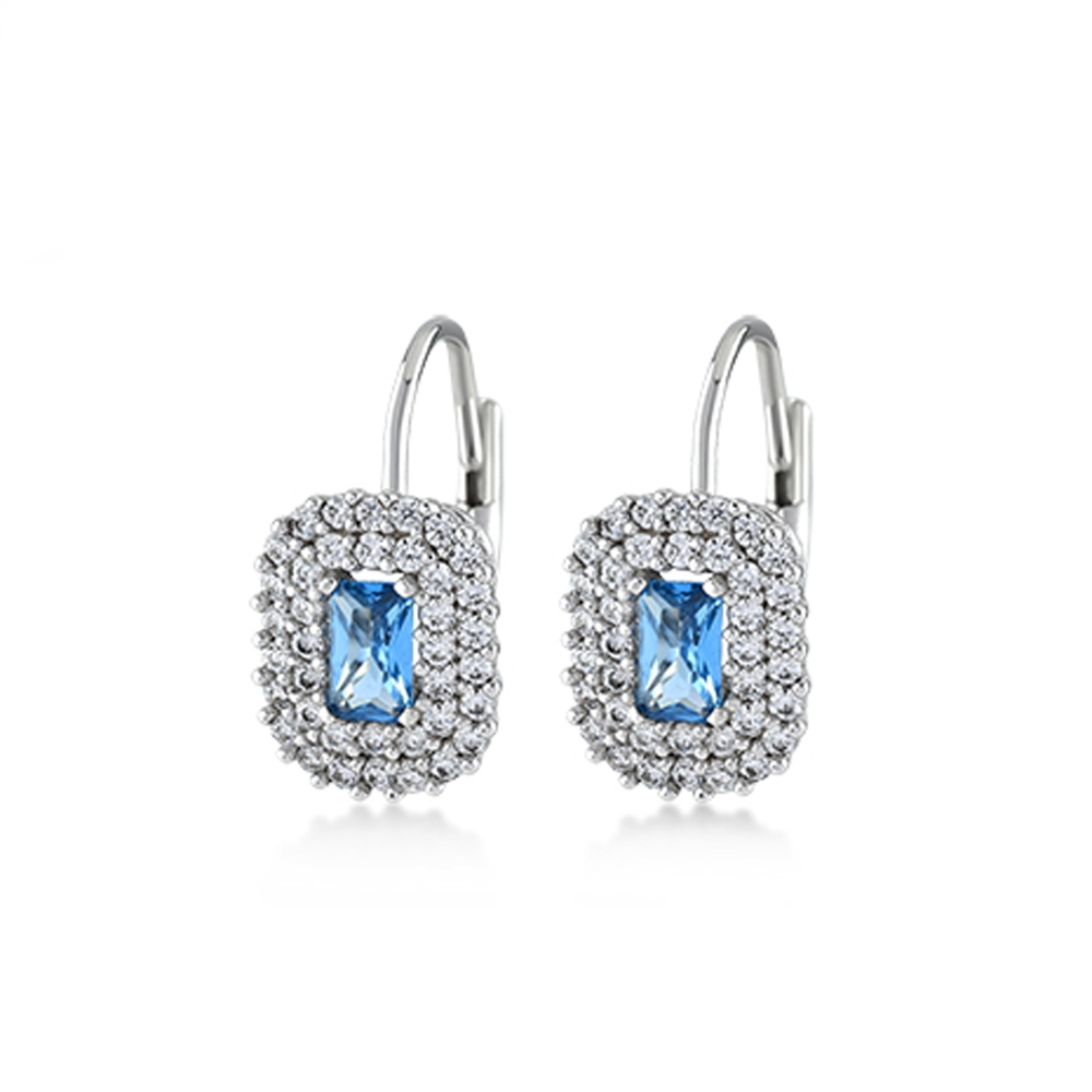 Dit zijn oorbellen van het merk Swing Jewels gemaakt voor dames.