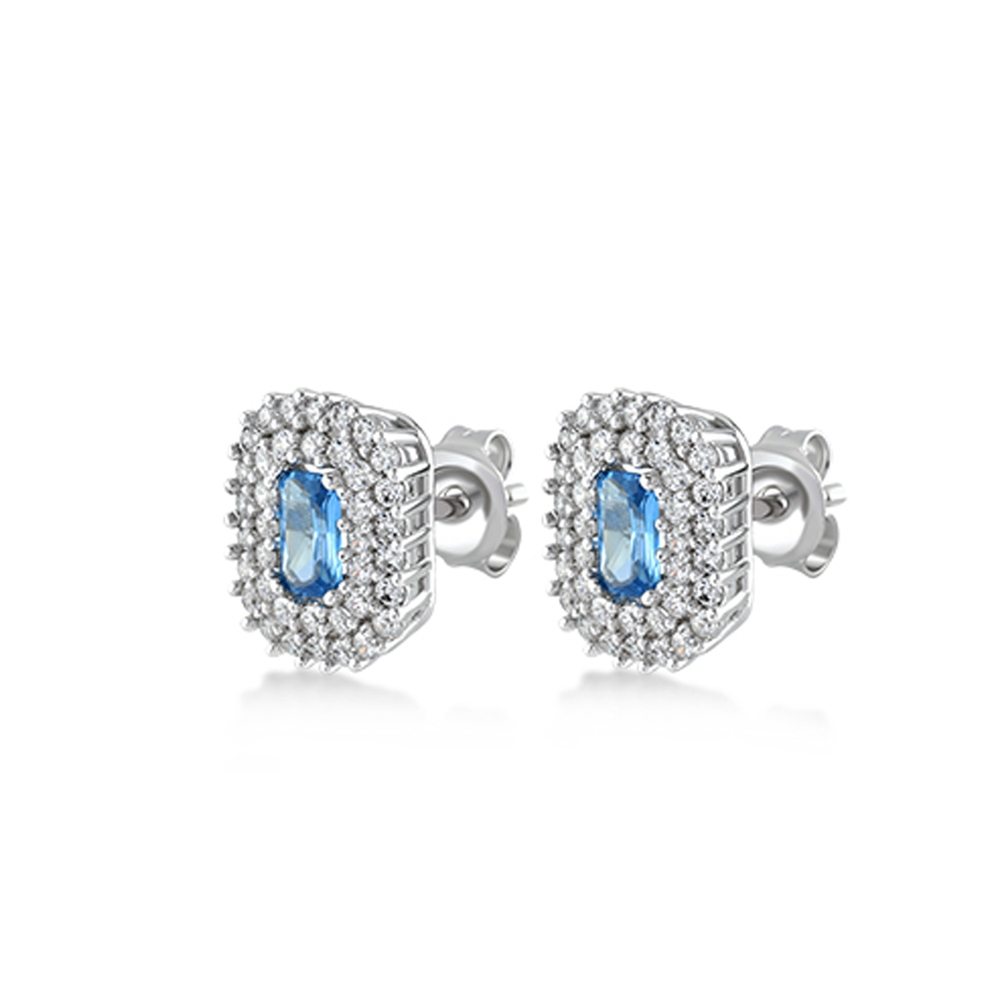 Dit zijn oorbellen van het merk Swing Jewels gemaakt voor dames.