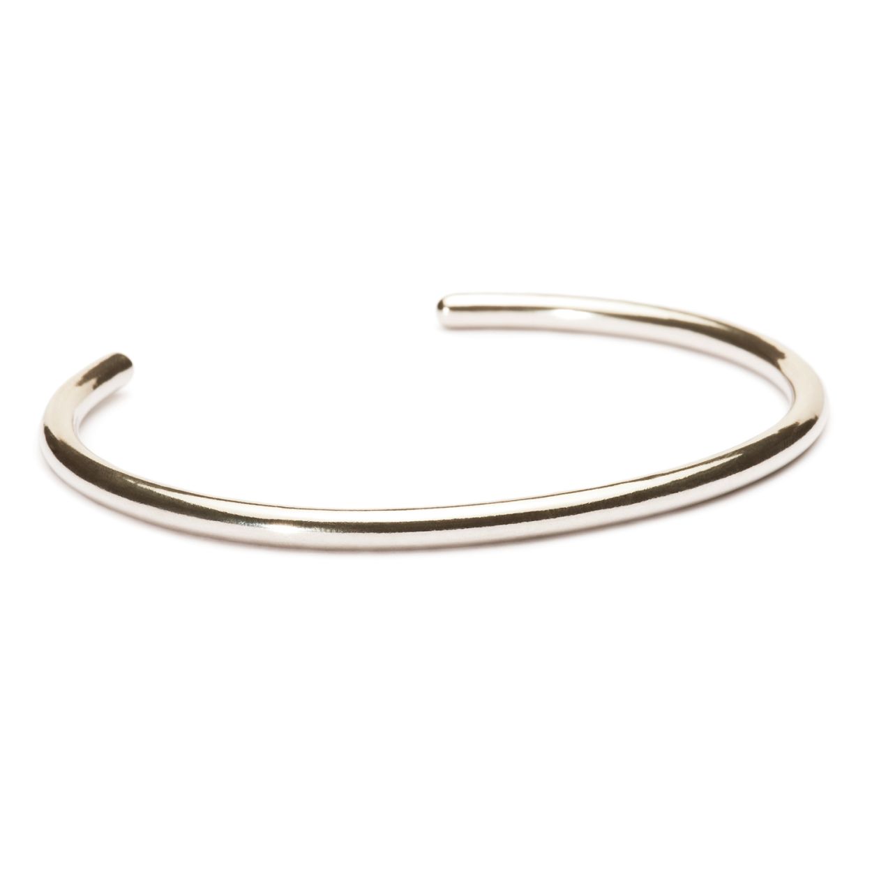 Zilveren bangle [M]
Een elegante manier om je Trollbeads te dragen. Draag de bangle alleen met je favoriete Trollbeads, of tooi je pols juist met meerdere bangles. Bevestig stoppers aan beide uiteinden van de kralen. (M-vergelijkbaar met armband 22-24 cm)