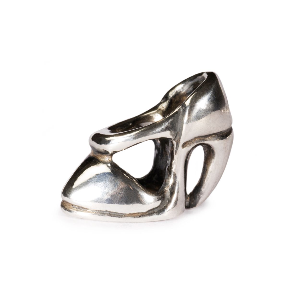 Trollbeads Hoge hak:  Een eerbetoon aan de mode en vrouwen die zich op elegante hoogte voortbewegen. In Italie is een schoen met hoge hak een gelukssymbool.
