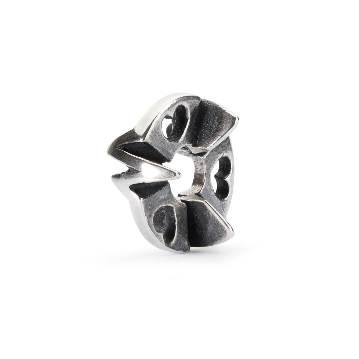 Trollbeads Hartenritme: "Door iemand bemind worden geeft je kracht iemand anders beminnen geeft je moed." - Lao Tzu. Golven van leven en liefde. Soms moet je je gewoon laten meevoeren.
