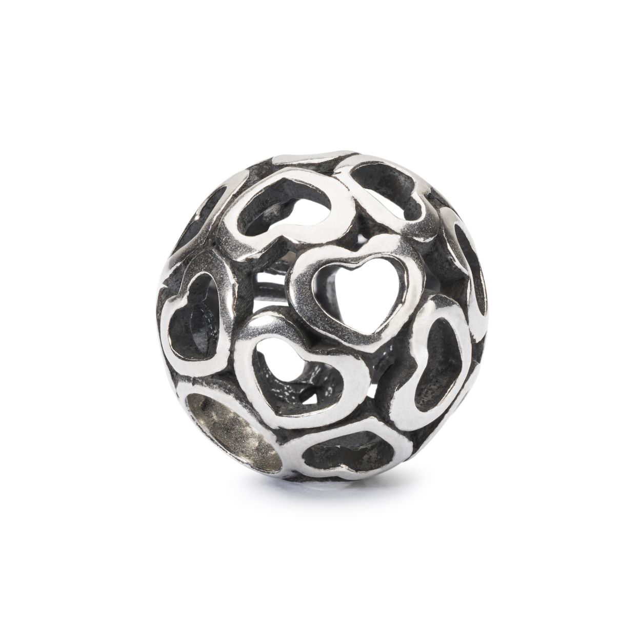 De Trollbeads bedel "Deken van liefde" is voorzien van een prachtig patroon van harten, wat staat voor liefde en verbinding. Deze bedel is gemaakt van hoogwaardig zilver en past perfect bij elke Trollbeads armband of ketting. Draag deze bedel als symbool van liefde en warmte, en voeg een vleugje romantiek toe aan je sieradencollectie. Trollbeads Deken van liefde: Laat de liefde je verwarmen. Een must-have voor elke liefhebber van Trollbeads!