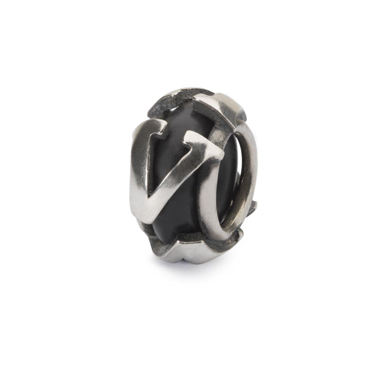 Een letter voor ieder van wie je houdt. Draag hen altijd met je mee. Stoppers zorgen ervoor dat de andere kralen niet langs je armband heen en weer schuiven en ze vormen een fraaie afsluiting van je bangle.