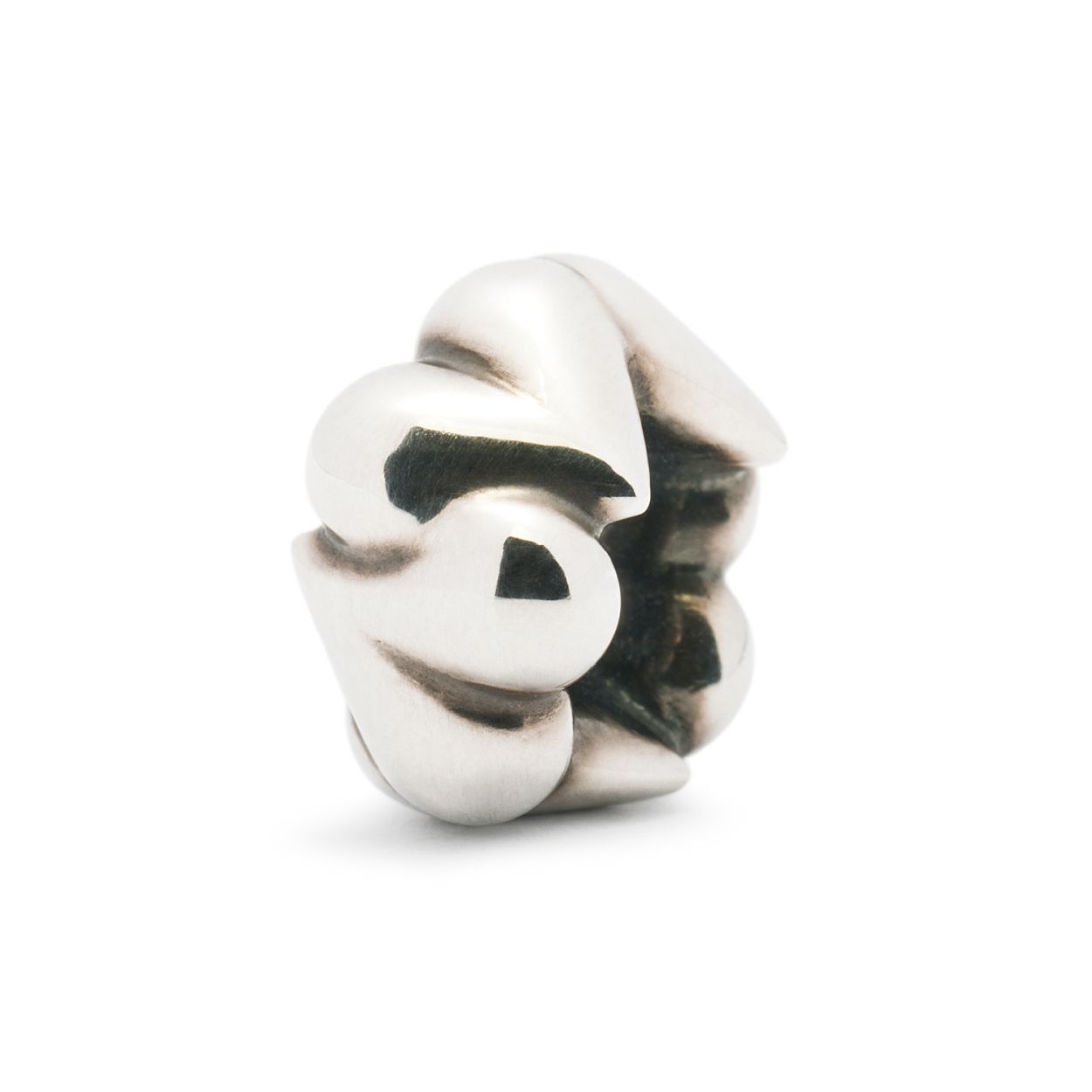 Trollbeads Organische harten: Harten die zich bekoorlijk en organisch naar elkaar richten, als het perfecte symbool van de liefde.