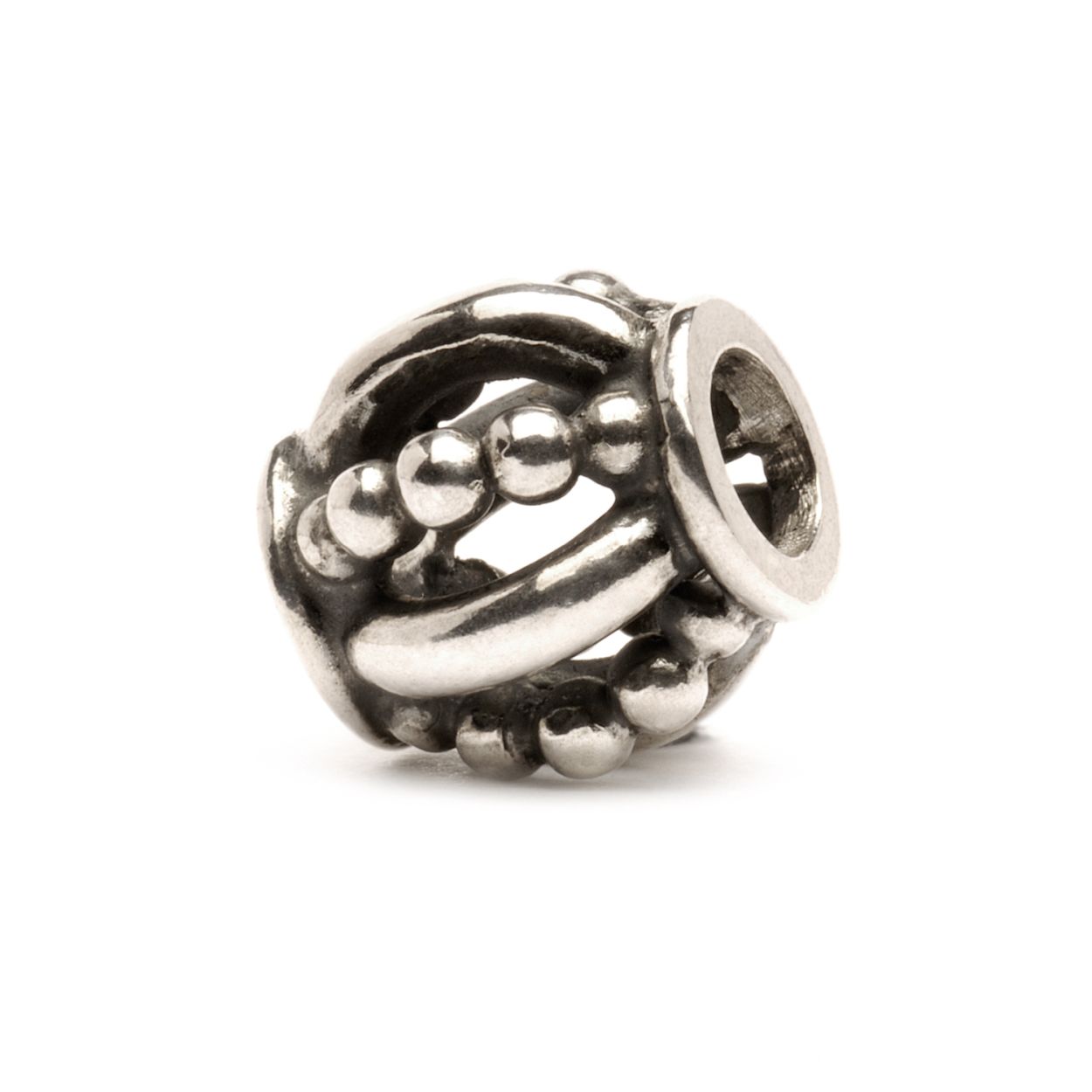 TROLLBEADS KONINKLIJK: De decoratieve kraal heeft een motief dat aan een koningskroon doet denken of aan de ingewikkelde decoraties op een koninklijke scepter.