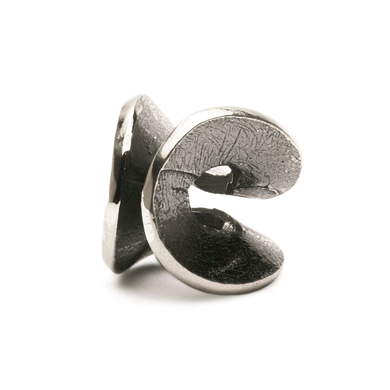 TROLLBEADS EINDELOOS: Eindeloos is een kraal die eigenlijk geen kraal is maar een hele bijzondere doorlopende vorm heeft.