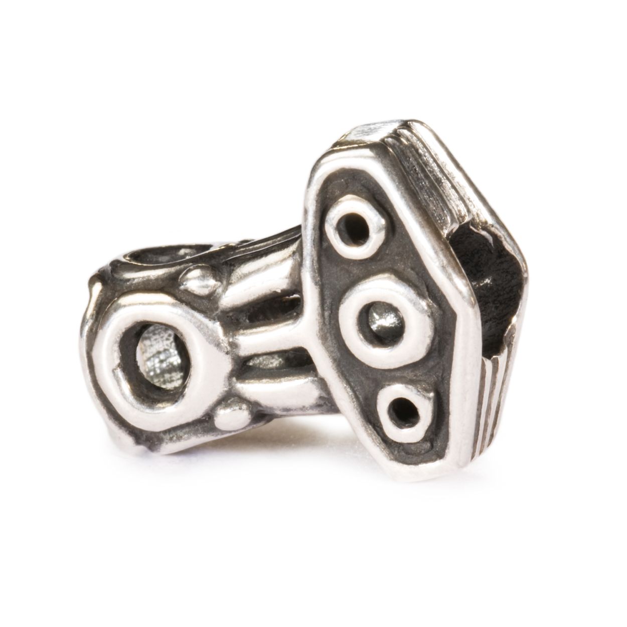 Trollbeads Hamer van Thor: In de Scandinavische mythologie heeft de dondergod Thor een hamer die sterk genoeg is om bergen mee aan stukken te slaan. De hamer Mjolnir is een talisman die beschermt tegen ongeluk.