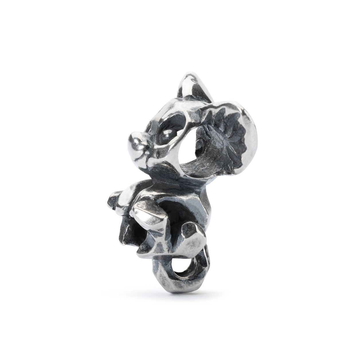 Dromen over een chihuahua betekent dat een dierbaar persoon probeert je aandacht te trekken - dat is de unieke boodschap van deze zilveren bead. Beads van het merk Trollbeads zijn op een leuke manier aan een armband of collier te dragen. Combineer meerdere beads met elkaar voor een extra speciaal effect.