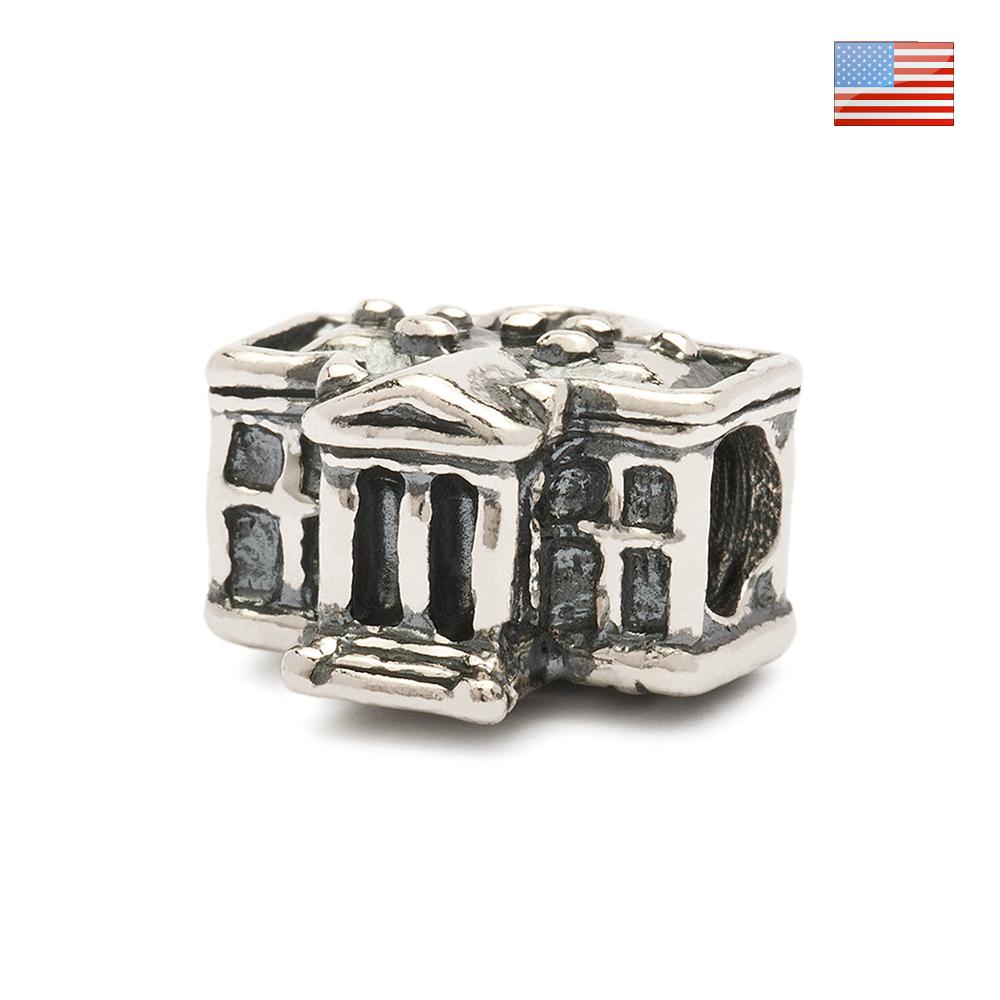 Het Witte Huis is meer dan alleen de zetel van de Amerikaanse president en zijn gezin. Overal ter wereld worden de majestueuze witte pilaren en de unieke architectuur van het Witte Huis gezien als een icoon van de VS. Na twee branden in 1814 en 1929 staat het Witte Huis symbool voor kracht en doorzettingsvermogen.