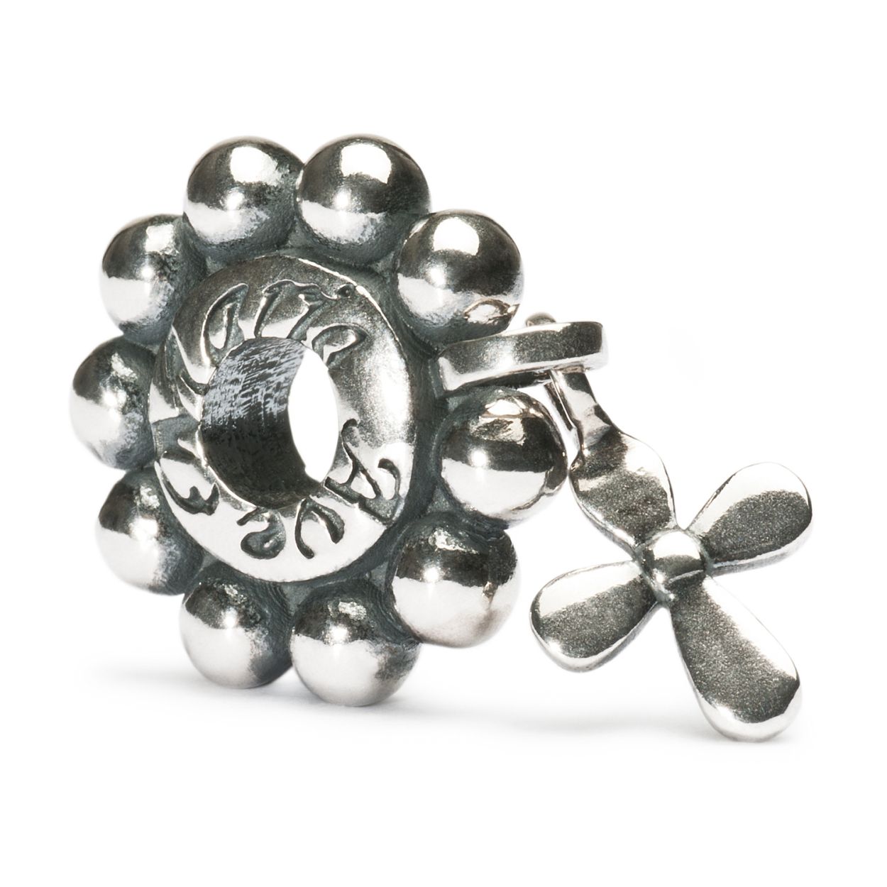 Rozenkrans: Een ketting van tien kraaltjes en een hanger in de vorm van een kruis. Het Ave Maria is een zoet slaapliedje, de lofprijzing die kinderen zingen voor de heilige Maria. (People's bead 2012)