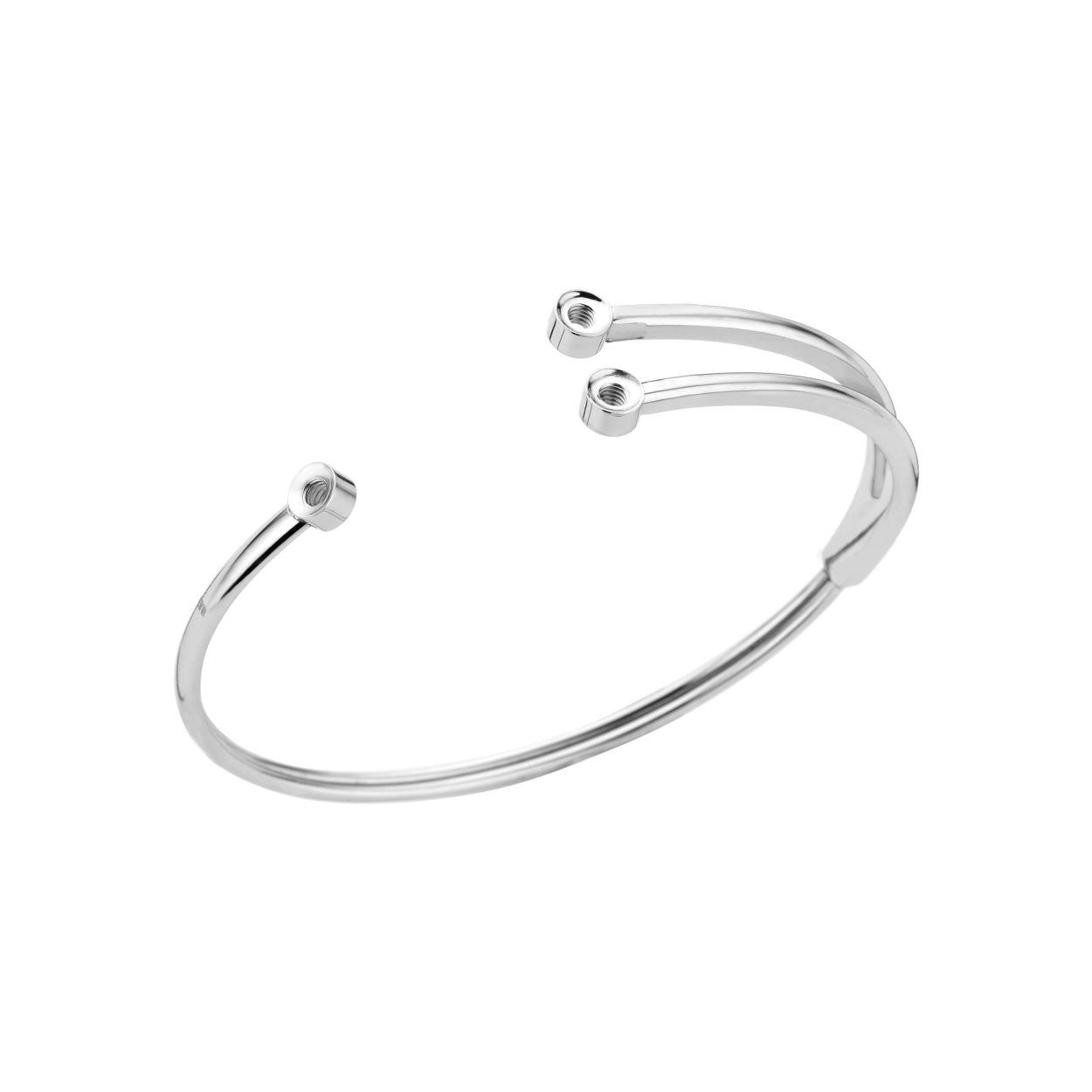 Melano twisted trio stone armband zilverkleurig Deze armband is van de twisted collectie waar drie twisted settingen op geschroefd kunnen worden. De maat van de armband is een M.