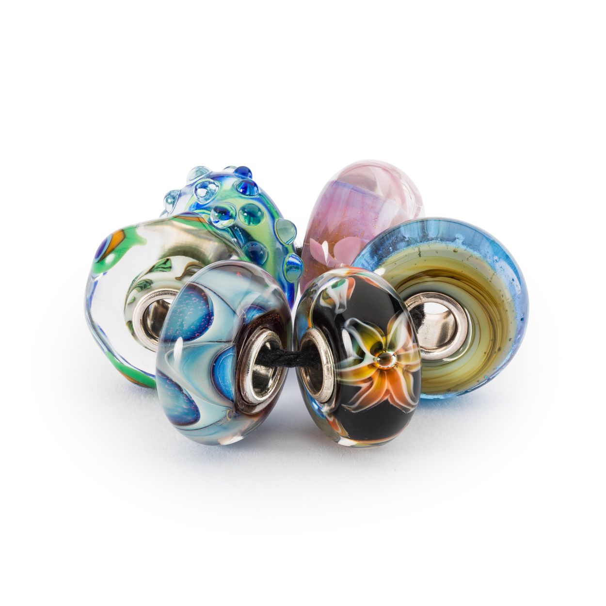 Ware schoonheid vind je zowel op het land als in de oceaan. Kralen in deze set: Schuimkop, Strand, Droomgolf, Zeeanemoon, Pauw van prehniet & Evenwichtigheidsbloemen.