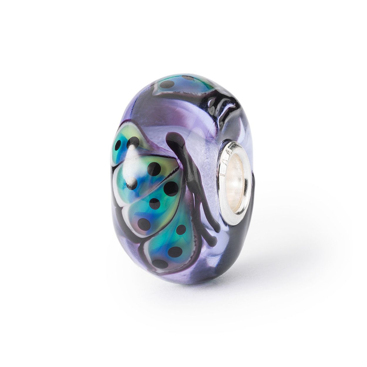 Deze Trollbeads bedel TGLBE20349 vlindergeluk is voorzien van prachtige details en schitterende kleuren. De bedel symboliseert geluk en positiviteit, perfect voor dagelijks gebruik of speciale gelegenheden. Draag hem aan een Trollbeads armband of ketting voor een unieke en persoonlijke touch. De bedel is handgemaakt en van hoogwaardige kwaliteit, waardoor hij lang mooi blijft. Voeg deze vlinderbedel toe aan je collectie en geniet van de betekenis en schoonheid ervan.