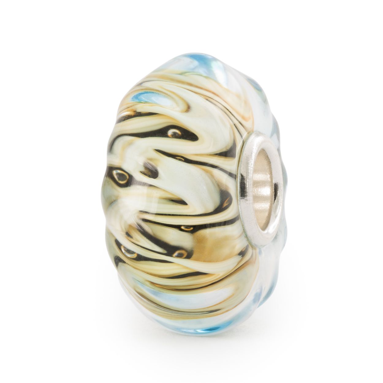 Deze Trollbeads bedel "Tranquil Lagoon" heeft een prachtig ontwerp geïnspireerd door de rust van een lagune. De bedel is gemaakt van hoogwaardig glas en heeft mooie blauwe tinten. De beste manier om deze bedel te dragen is op een Trollbeads armband of ketting. Voeg deze bedel toe aan je collectie voor een vleugje sereniteit en schoonheid.