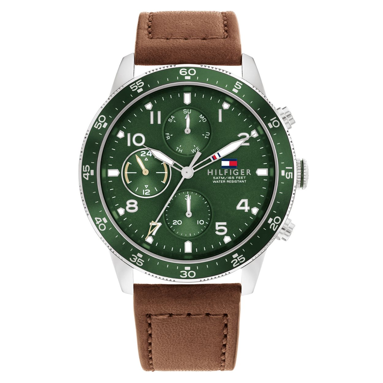 Tommy Hilfiger TH1791948 Horloge Heren Staal Band Leer Bruin 44mm
Dit unieke horloge van Tommy Hilfiger met artikelnr: TH1791948 is een casual horloge. Het stalen herenhorloge heeft een ronde zilverkleurige kast met een groene bezel met een tachymeter. Op de groene wijzerplaat zitten lumibrite accenten en zijn de dag datum en 24- uurs aanduiding zichtbaar in ronde uitsparingen. Het horloge heeft een bruine leren band met een gesp een mineraalglas een doorsnee van 44mm en is 5 ATM. Door deze kleur combinatie heeft het horloge een klassieke uitstraling voor de echte Tommy klant.  

Het merk: 
Sinds de lancering van het merk in 1985 is Tommy Hilfiger wereldwijd bekend geworden als pionier van de klassieke Amerikaanse coole stijl. Geïnspireerd door de iconische popcultuur en het Amerikaanse erfgoed. De dames en herencollectie van dit seizoen bestaan uit minimalistische silhouetten en rustieke lederen details. De herenhorlogecollectie biedt iconische uurwerken met roestvrijstalen lederen en siliconen banden.

Specificaties:
- Mineraalglas
- Ronde kast 44mm
- Zilverkleurige horlogekast
- Groene wijzerplaat
- Groene bezel
- Bruine leren band 
- 5 ATM