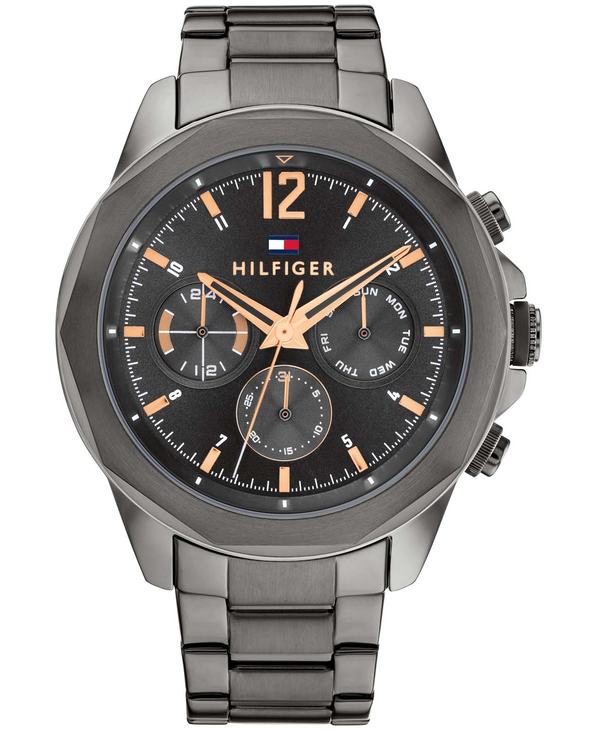 Tommy Hilfiger TH1792061 Horloge Heren Staal Gunmetal Schakelband 46mm
Dit specifieke horloge van Tommy Hilfiger met artikelnr: TH1792061 is een stoer herenhorloge die je zeker aan je collectie kan toevoegen. Het stalen herenhorloge heeft een ronde grijze kast met een geschuurde bezel en een grijze wijzerplaat met daarop de dag.- datum en 24-uursaanduiding. Aan de kast zit een grijze schakelband met vouwsluiting. Het horloge heeft een mineraalglas, een doorsnee van 46mm en is 5 ATM.  

Het merk:
Sinds de lancering van het merk in 1985 is Tommy Hilfiger wereldwijd bekend geworden als pionier van de klassieke Amerikaanse coole stijl. Geïnspireerd door de iconische popcultuur en het Amerikaanse erfgoed. De dames en herencollectie van dit seizoen bestaan uit minimalistische silhouetten en rustieke lederen details. De herenhorlogecollectie biedt iconische uurwerken met roestvrijstalen, lederen en siliconen banden.

Specificaties:
- Mineraalglas
- Ronde kast 46mm
- Grijze horlogekast
- Grijze wijzerplaat
- Grijze schakelband 
- 5 ATM