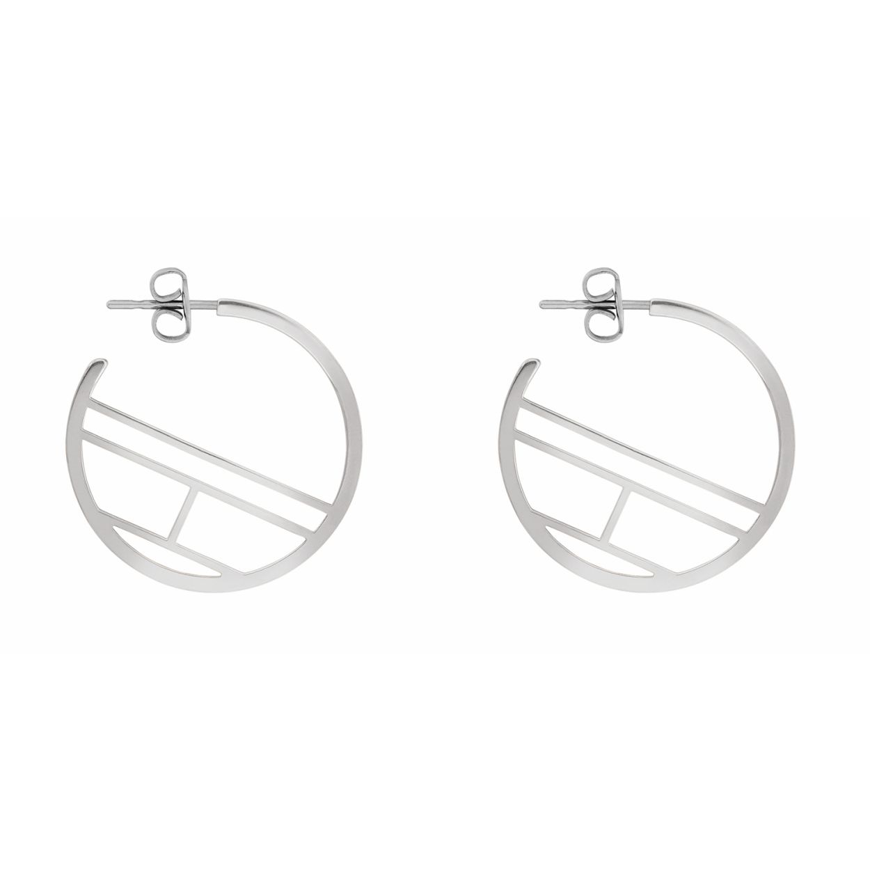 Deze zilverkleurige dames oorbellen zijn van Tommy Hilfiger. In de oorbellen is het Tommy Hilfiger logo verwerkt. De diameter van de oorbellen is 2,2 cm.
HET MERK
Tommy Hilfiger is wereldwijd een van de grootste designer lifestyle merken en is internationaal bekend om haar classic American cool stijl. De sieraden zijn voor dames en heren met een eigen stijl, die niet bang zijn om dit aan de wereld te laten zien.

SPECIFICATIES
- Zilverkleurig
- Diameter: 2,2 cm
