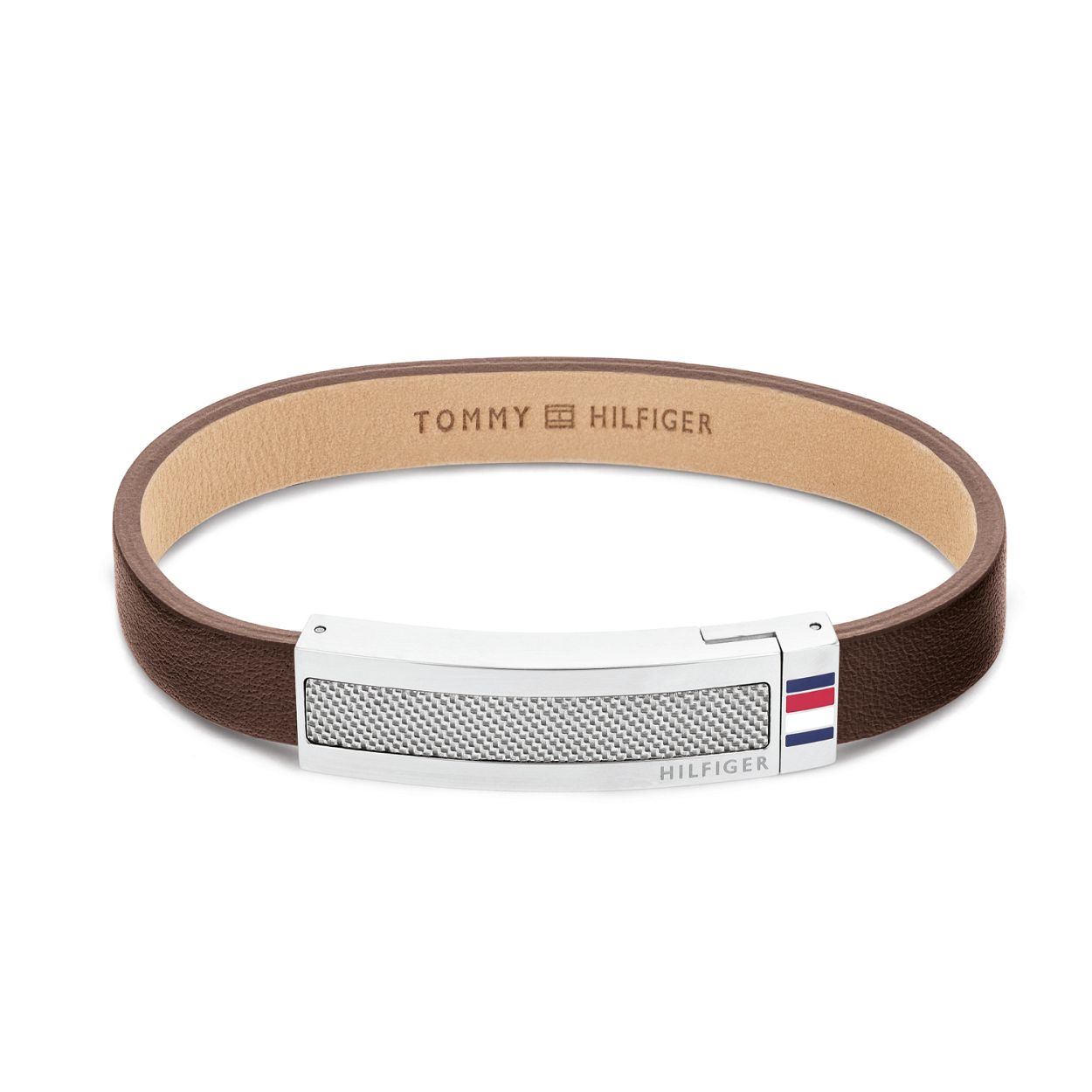 Tommy Hilfiger Woven TJ2790397 Armband Heren Bruin Leer 21cm
Deze unieke armband van Tommy Hilfiger van de jewelry serie met nummer TJ2790397 is een echte opvaller. De bruine gladde leren heren armband heeft een zilverkleurige stalen langwerpige bewerkte plaat in het midden met daarop het logo van Tommy in kleur.  De stalen sluiting werkt dmv een magneet. Het is een chique en stoere armband voor de man die graag Tommy sieraden draagt. Leuk te combineren met andere armbanden van Tommy Hilfiger. 
   
