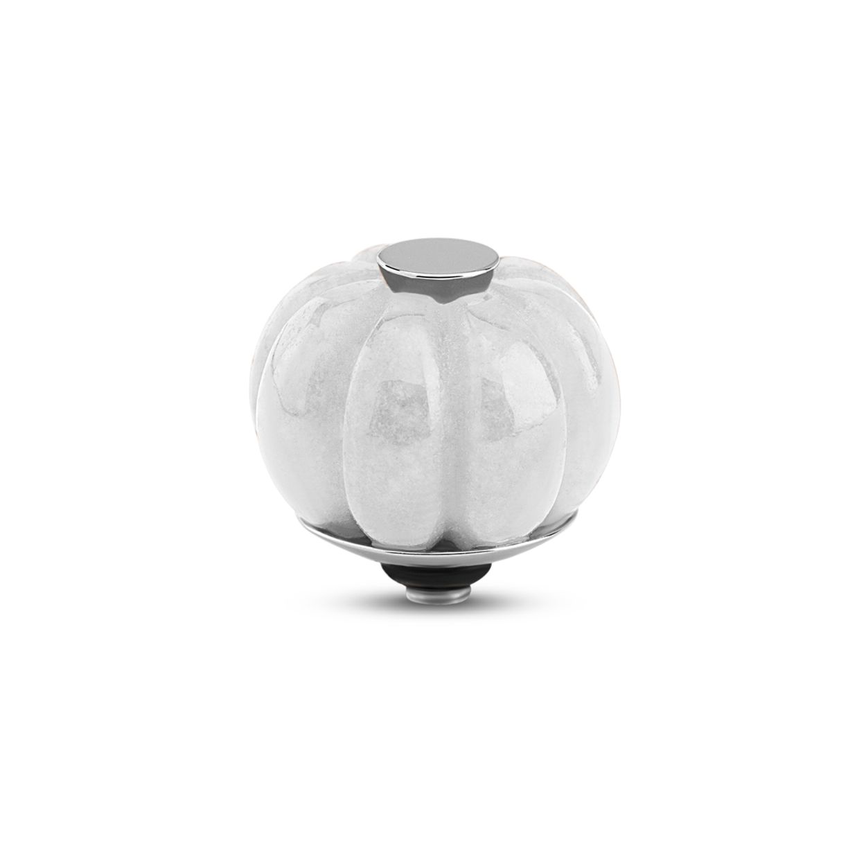 Dit is een zilverkleurige sieraad uit de collectie Twisted