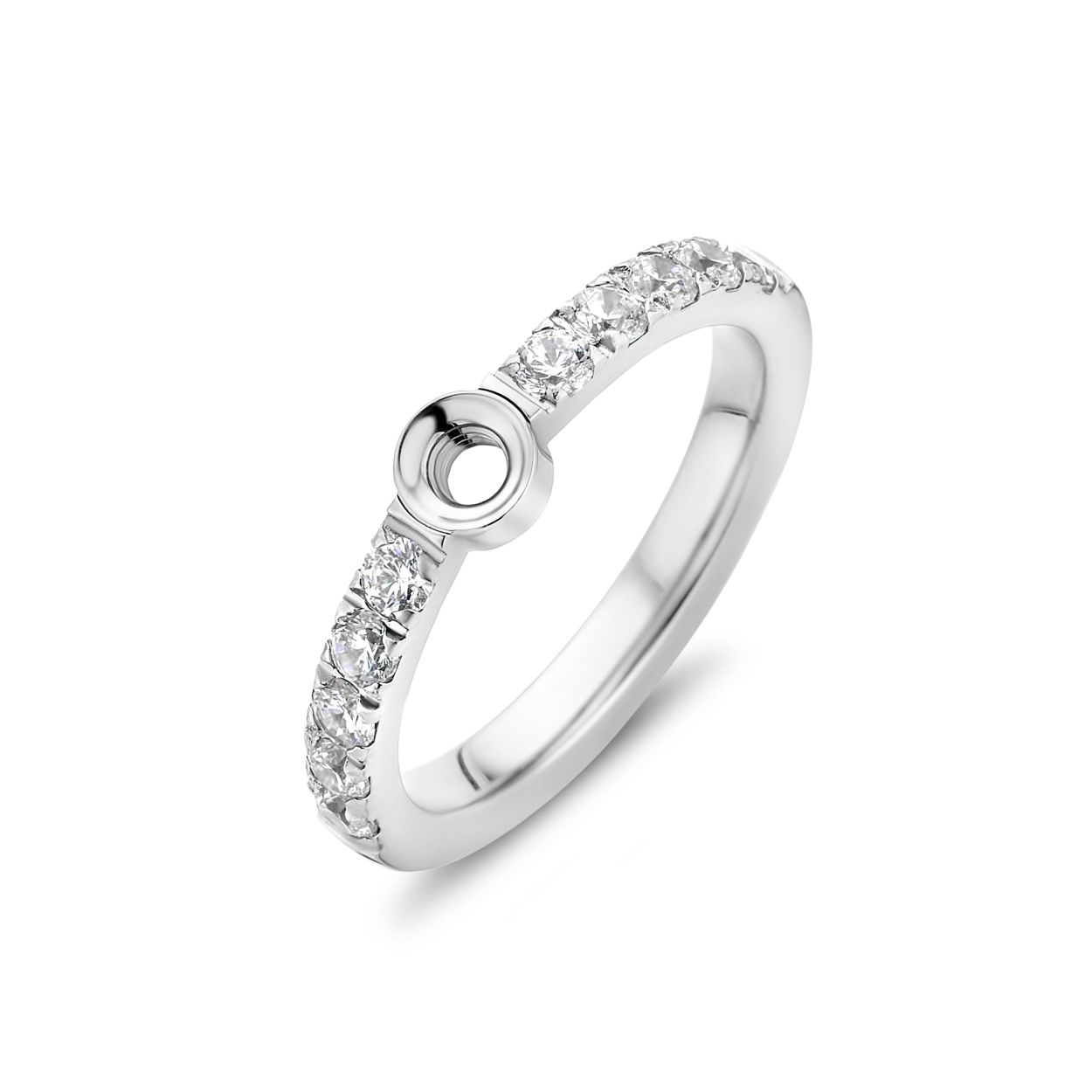 De Melano Twisted Crystal ring is een smalle sprankelende ring van 3 mm breed. Deze schoonheid is afgewerkt met tien kleine zirkonia's. De Crystal ring is verkrijgbaar in een zilver-, rose goud- of goudkleurige plating.

Wanneer u de ring wilt bestellen, kunt u in de opmerkingen plaatsen welke maat u graag zou willen hebben.
Ring is ook te bestellen in maat 48/50/52/54/56/58/60/62/64.