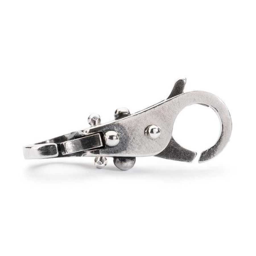 Wijsheid slot - van het merk Trollbeads. Dit slot is vervaardigd van 925 Sterling zilver. Het is een simpel slot met een paar druppeltjes wijsheid. Een slot dient om een armband of collier te sluiten. Trollbeads biedt de vrijheid om een eigen uniek sieraad samen te stellen. De collectie sieraden van Trollbeads is zeer groot en wordt regelmatig verder uitgebreid. De sieraden van Trollbeads zijn origineel, creatief en bijzonder.