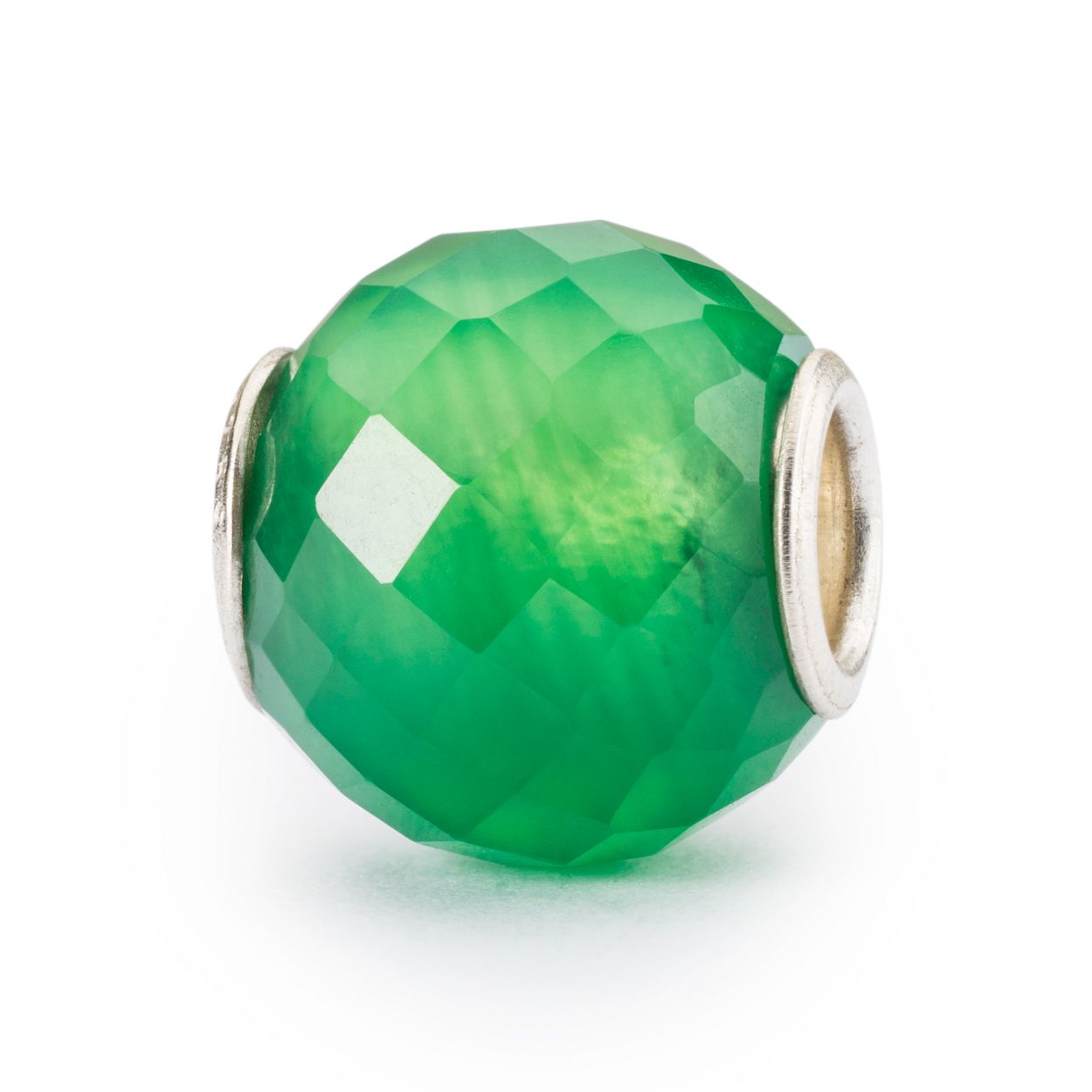 Om angsten en zorgen weg te nemen kies je groene onyx, deze helpt je het hoofd leeg te maken.