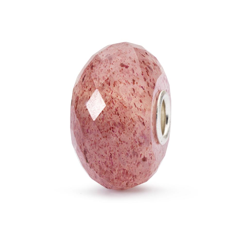 Trollbeads bedel Aardbeikwarts:  Aardbeikwarts helpt liefde aan te trekken en te geven, en te genieten van ieder dierbaar moment.