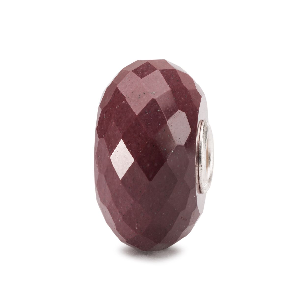 Trollbeads Rode jaspis: Rode jaspis is een krachtige edelsteen die staat voor gerechtigheid en bescherming, en ons eraan herinnert dat we er allemaal zijn om elkaar te helpen. Deze zuivere, natuurlijke materialen zijn volstrekt uniek. Ze verschillen in kleur en hebben unieke insluitsels en kenmerken waaraan hun ouderdom en natuurlijke schoonheid te zien zijn.